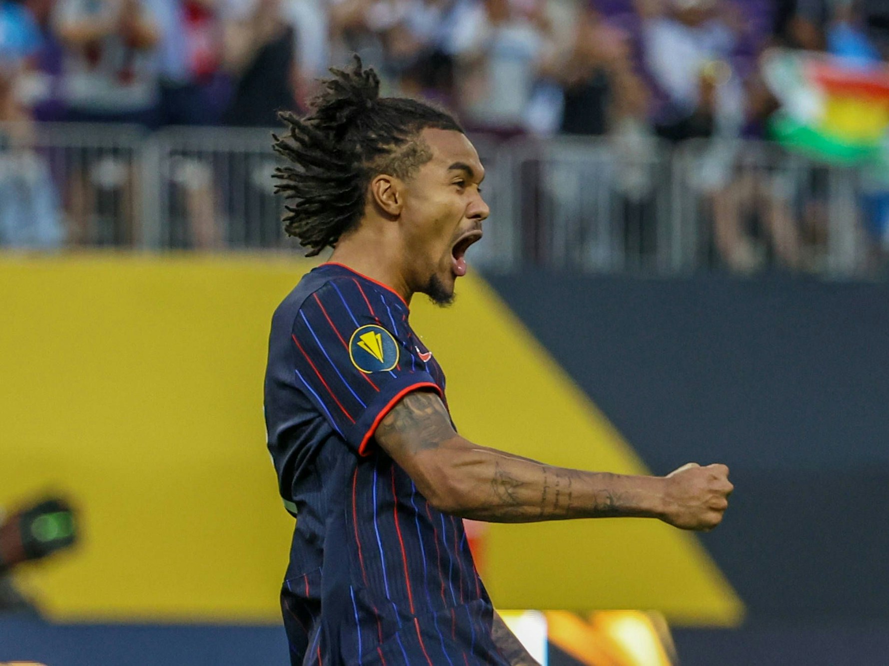 Damion Downs jubelt im Trikot der US-amerikanischen Nationalmannschaft.