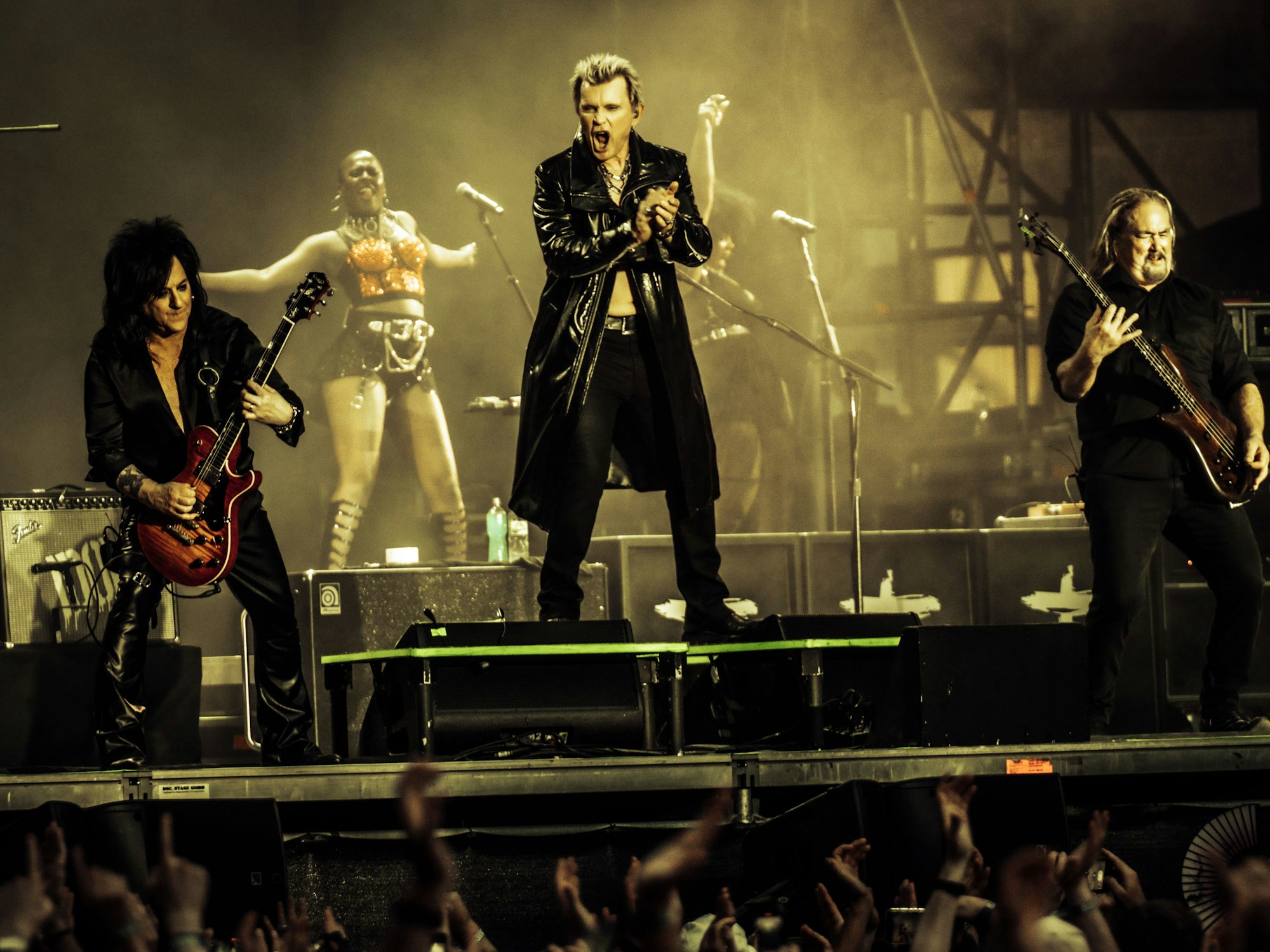 Gitarrist Steve Stevens neben Billy Idol.