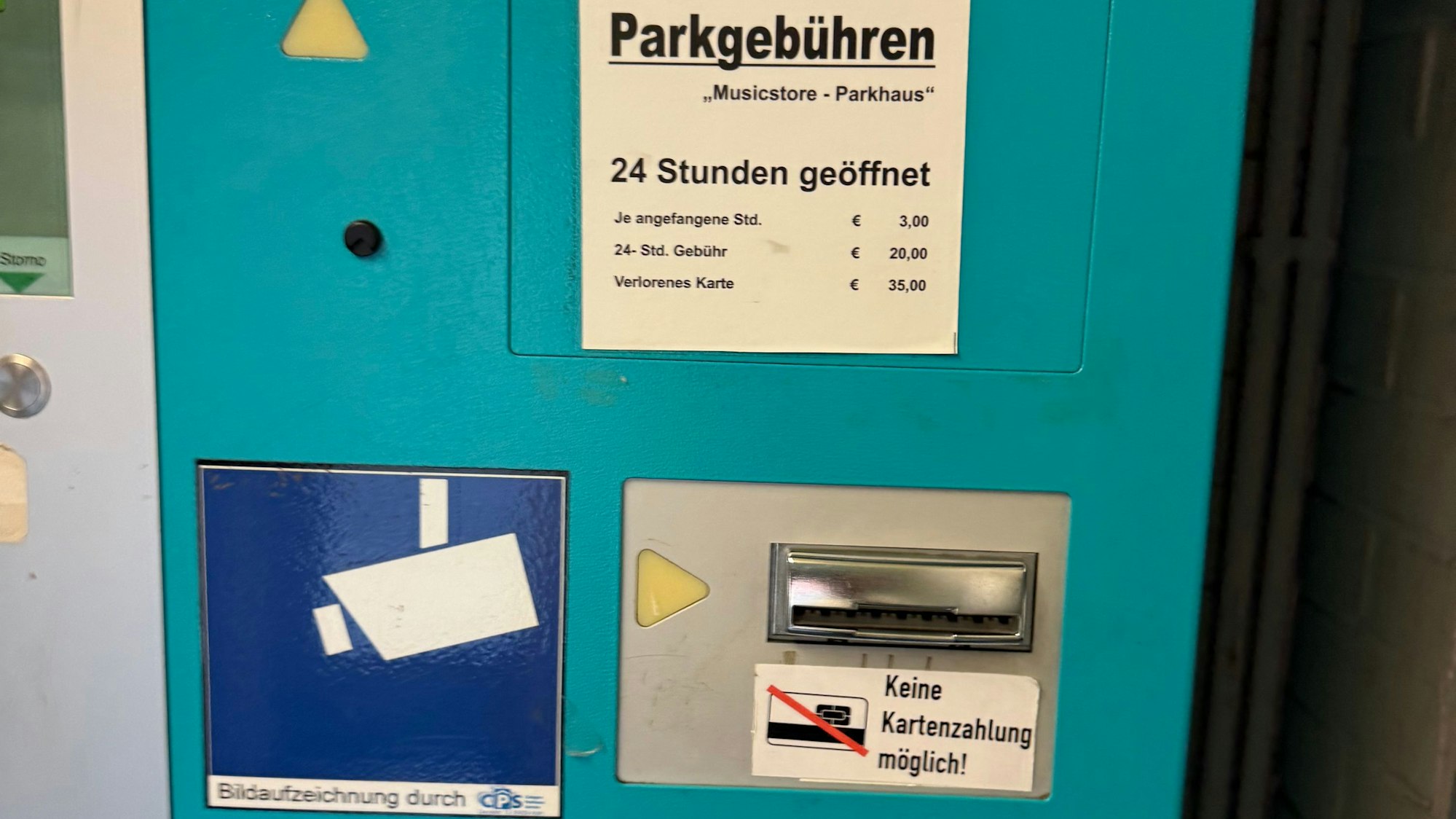 Ein Schild mit der Aufschrift: Keine Kartenzahlung möglich