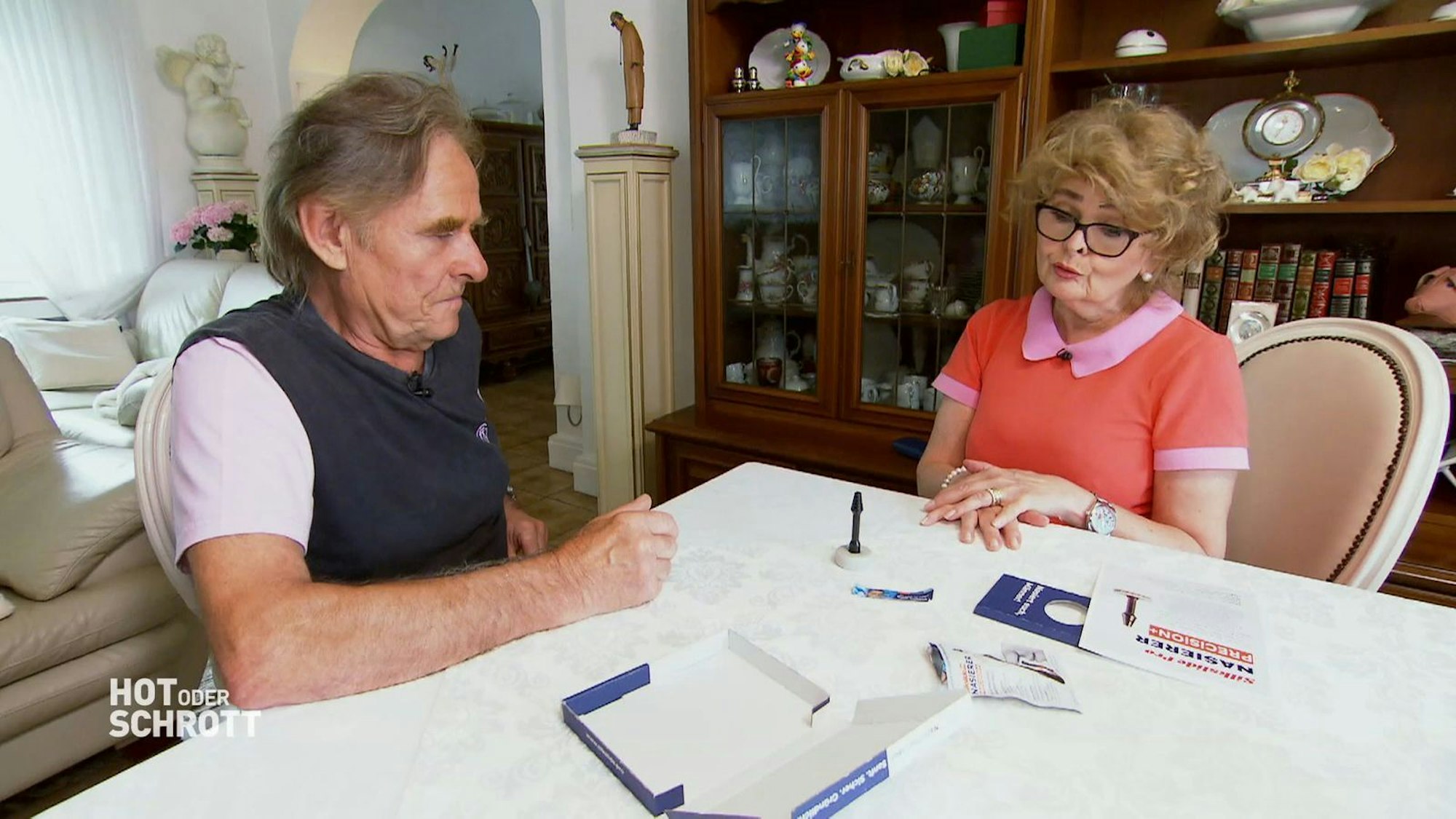 Bei Sybille und Marian Pogorzalek regt das Design des „Nasierers“ die Fantasie an. (Bild: RTL)