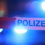 Polizei bei einem Unfall auf der Autobahn. (Symbolfoto)