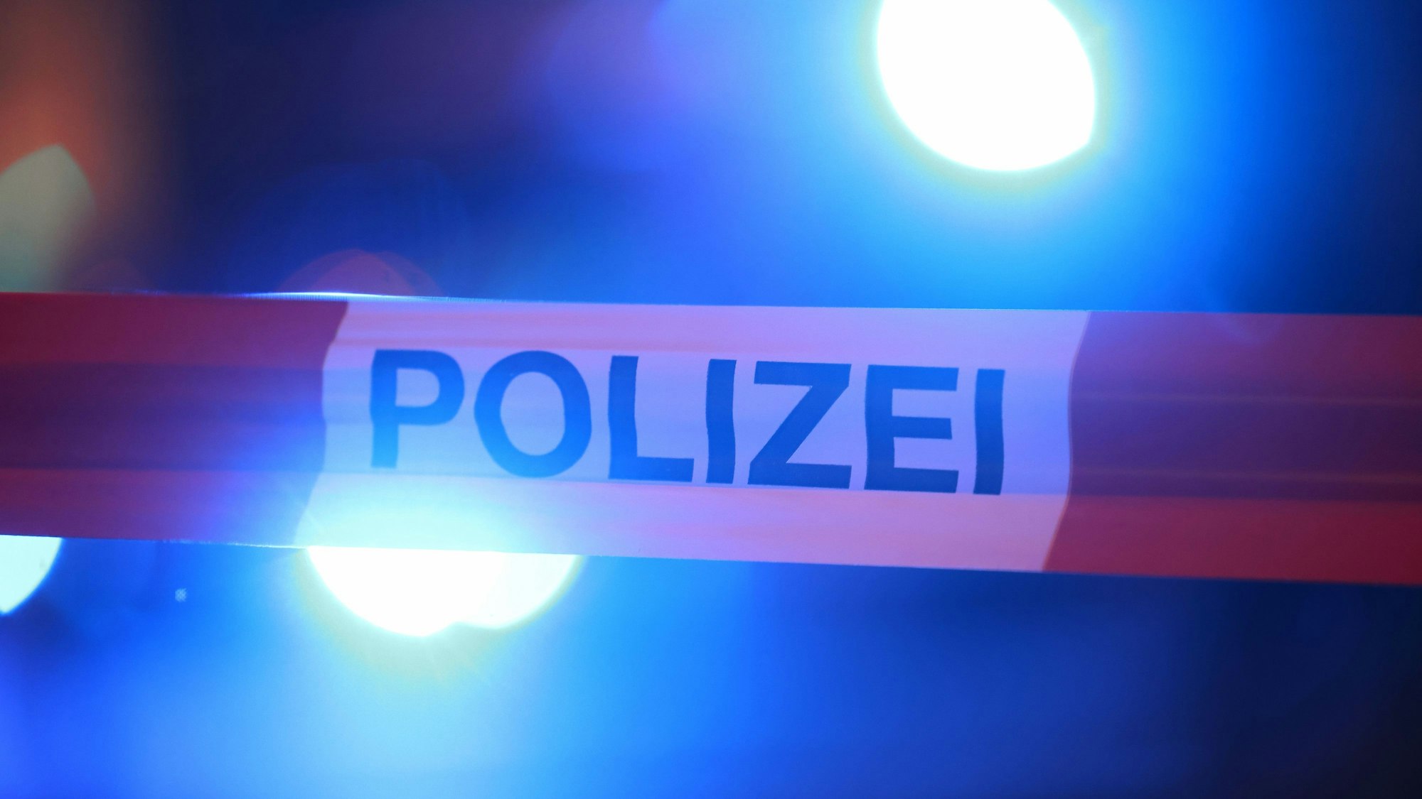 Polizeieinsatz nach einem Verkehrsunfall. (Symbolfoto)