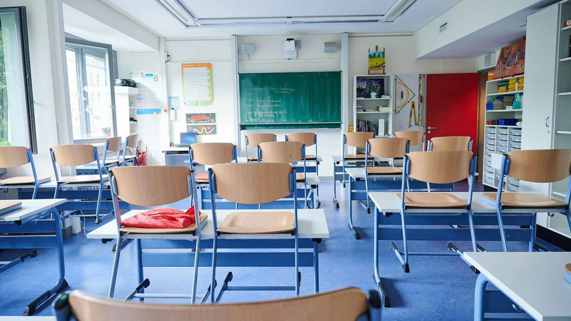 Eine leere Schule – hier wurde Hitzefrei gegeben (Symbolfoto)