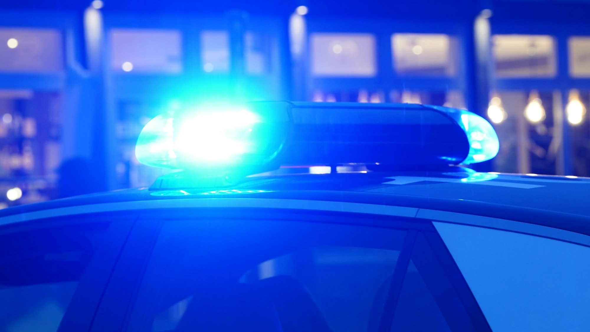 Ein Streifenwagen der Polizei - Symbolbild