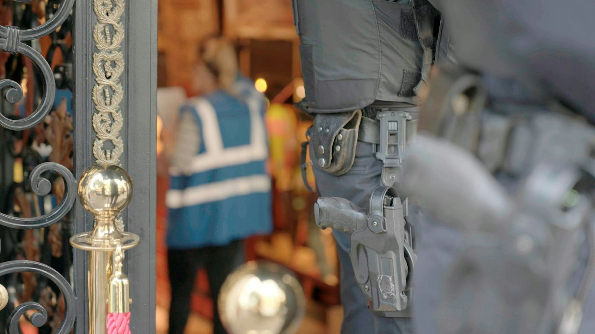 Ermittlungen im Clan-Milieu finden auch in Shisha-Bars statt.
(Bild: ZDF/Jurek Wieben und Fabian Beyer)