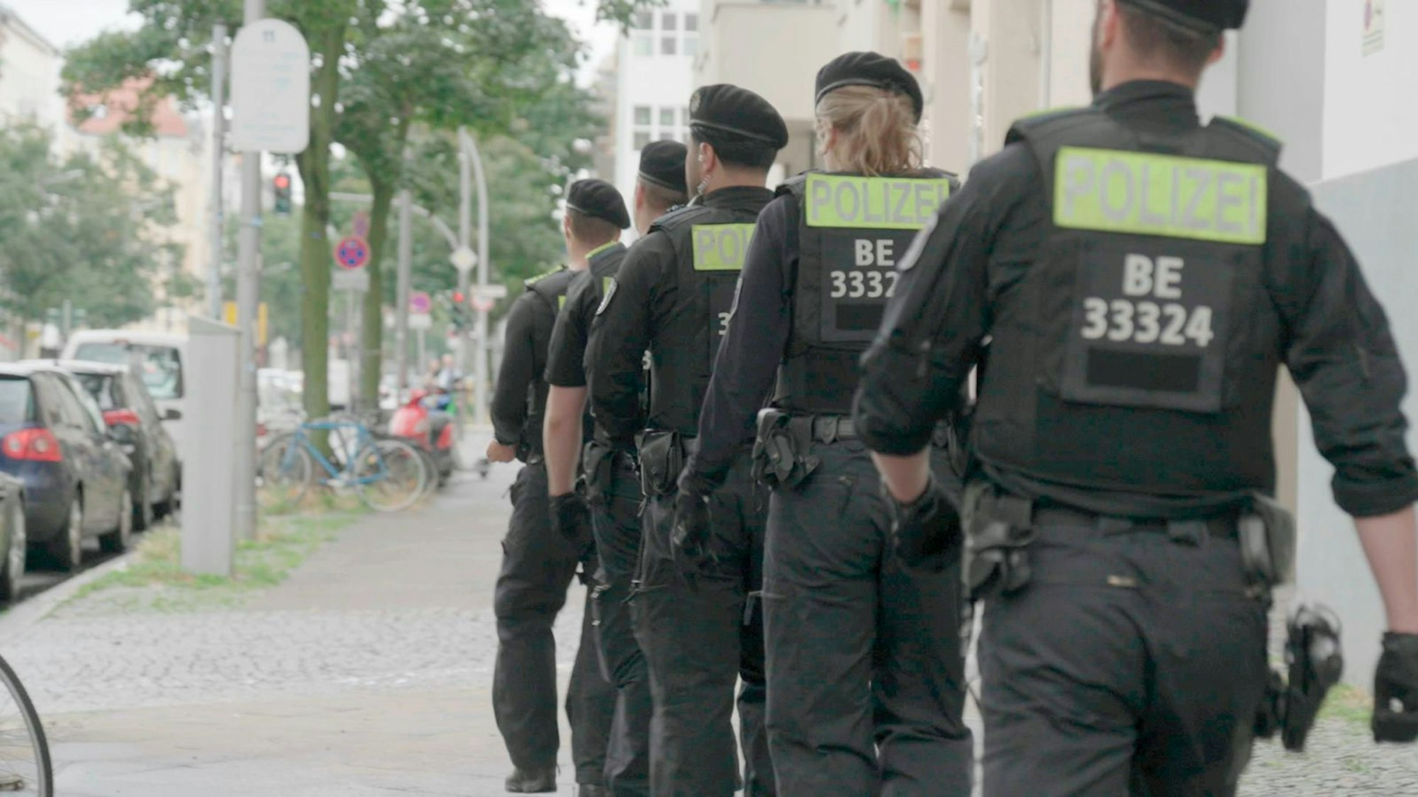 Polizisten im Einsatz gegen Clans: Was kann der Staat tun? (Bild: ZDF/Jurek Wieben und Fabian Beyer)