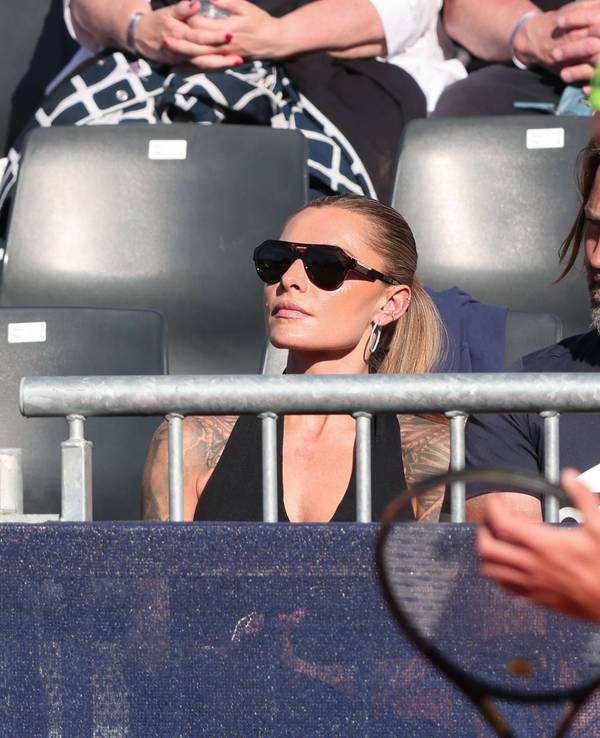 Sophia Thomalla sitzt bei einem Spiel ihres Freundes Alexander Zverev in der Box.