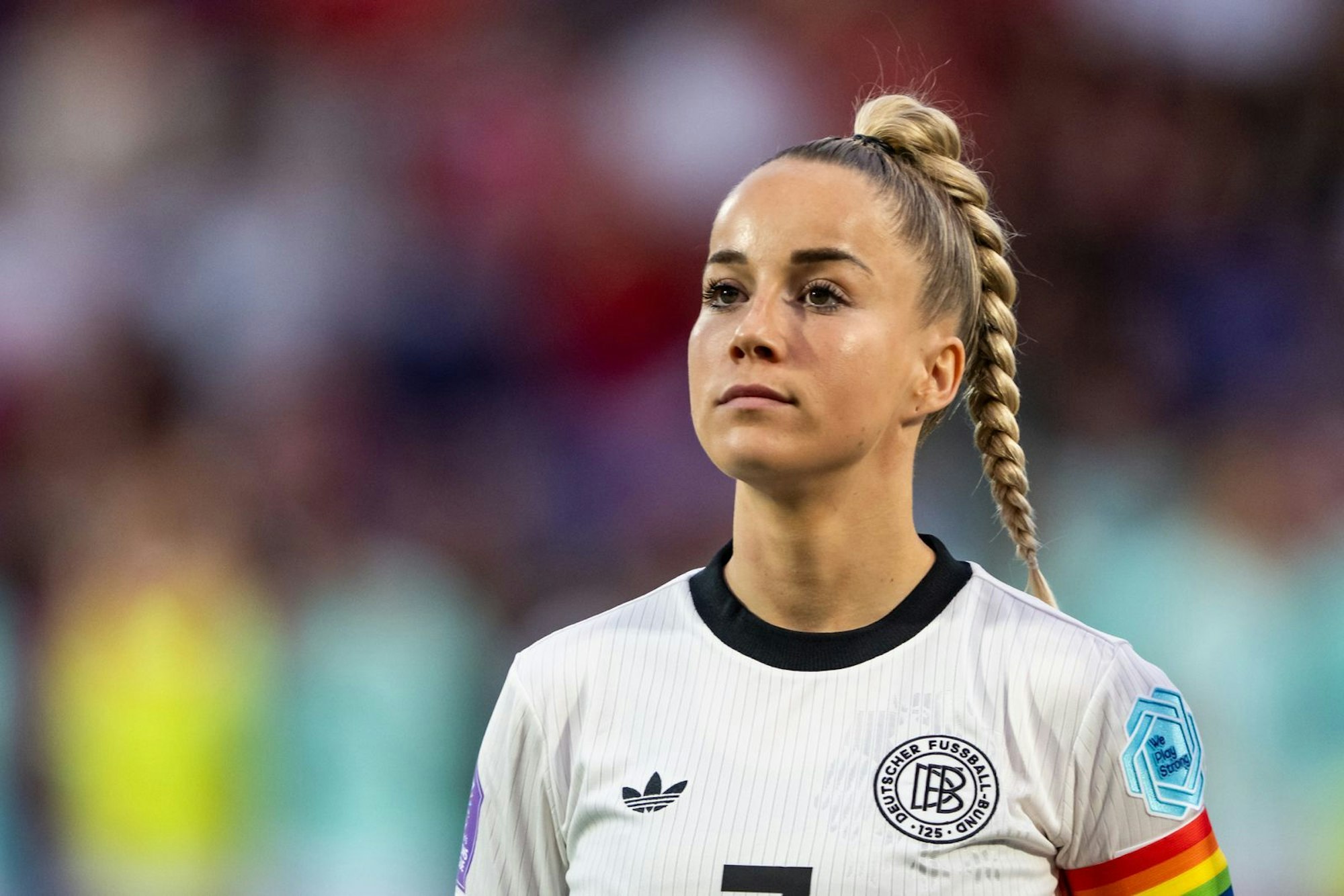 „Ich glaube, da kann sich jeder drauf freuen, was da für Engelsstimmen herausgekommen sind“, kündigte Teamkapitänin Giulia Gwinn an. (Bild: 2025 Getty Images/Christian Bruna)