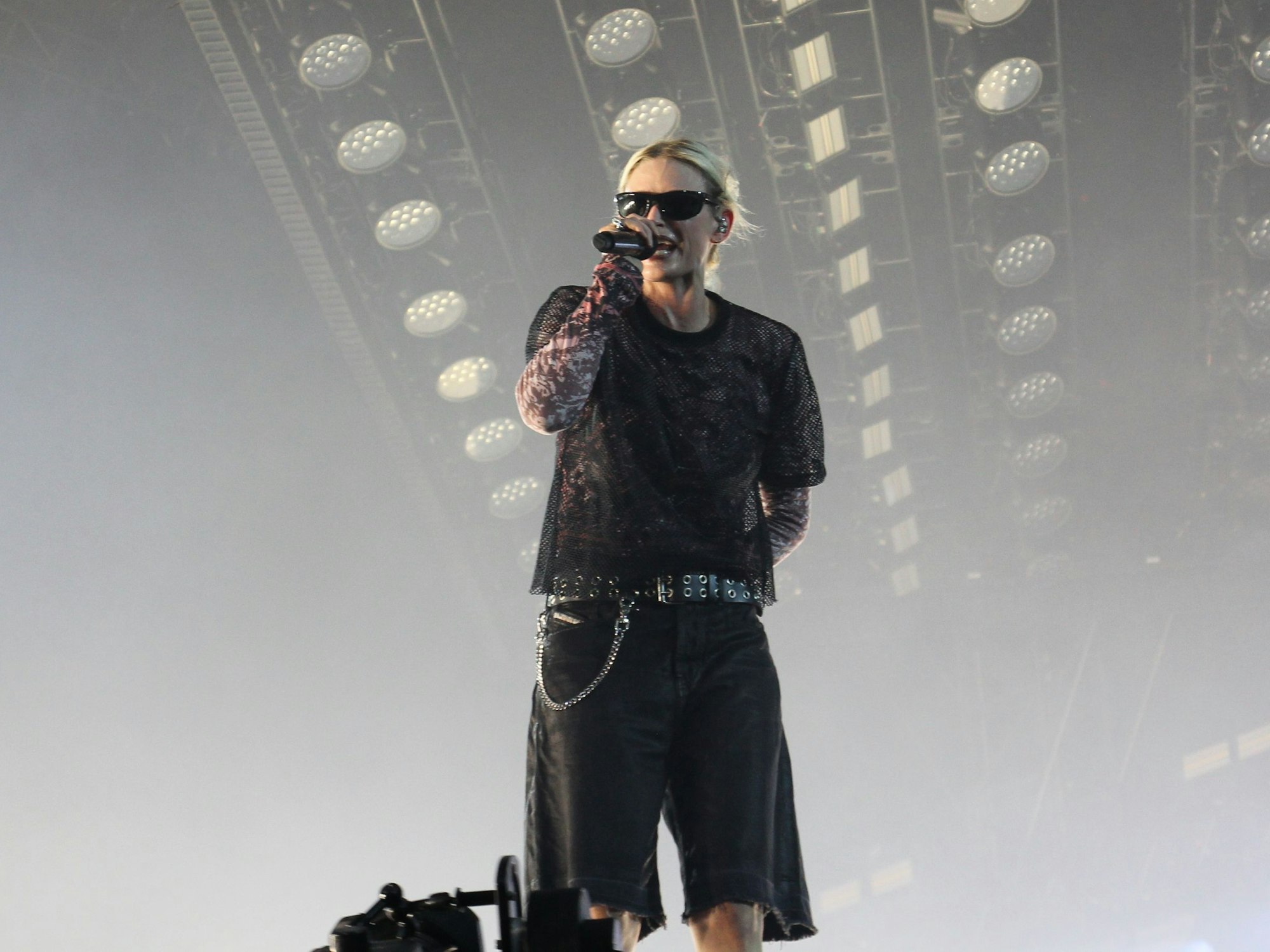 Sängerin Emily Armstrong beim Konzert der Band Linkin Park.