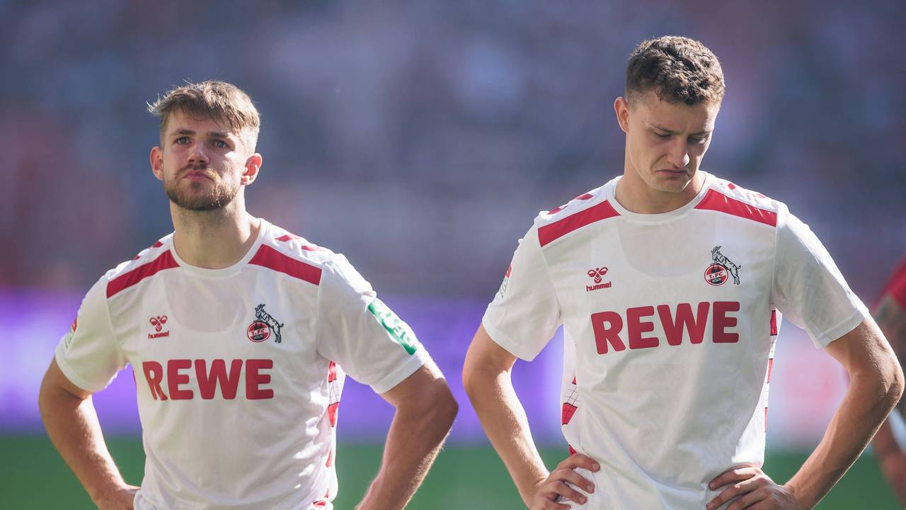 Jan Thielmann und Eric Martel stehen vor der FC-Fankurve.