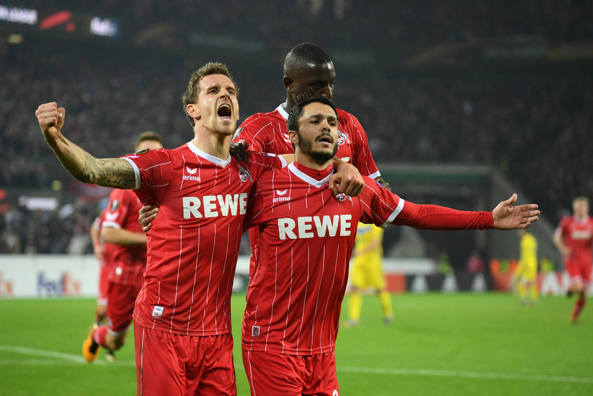 Der ehemalige FC-Profi Simon Zoller (l.), hier am 2. November 2017 gemeinsam mit Leonardo Bittencourt und Serhou Guirassy, hat einen neuen Job.