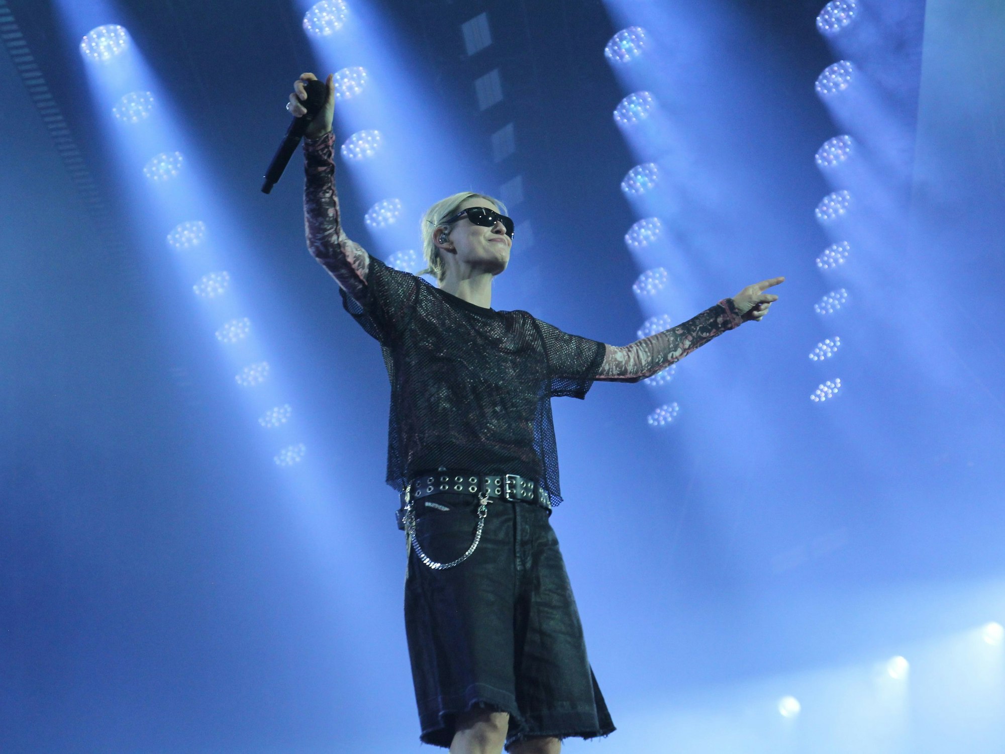 Emily Armstrong von der Band Linkin Park auf der Bühne.