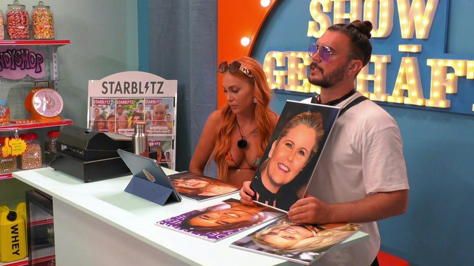 Bela tönte, dass er die meisten Promis kenne. Katja Ebstein, Hape Kerkeling und Michael Schaffrath kannte er nicht - Letztere hielt er für Maite Kelly. (Bild: RTLZWEI)