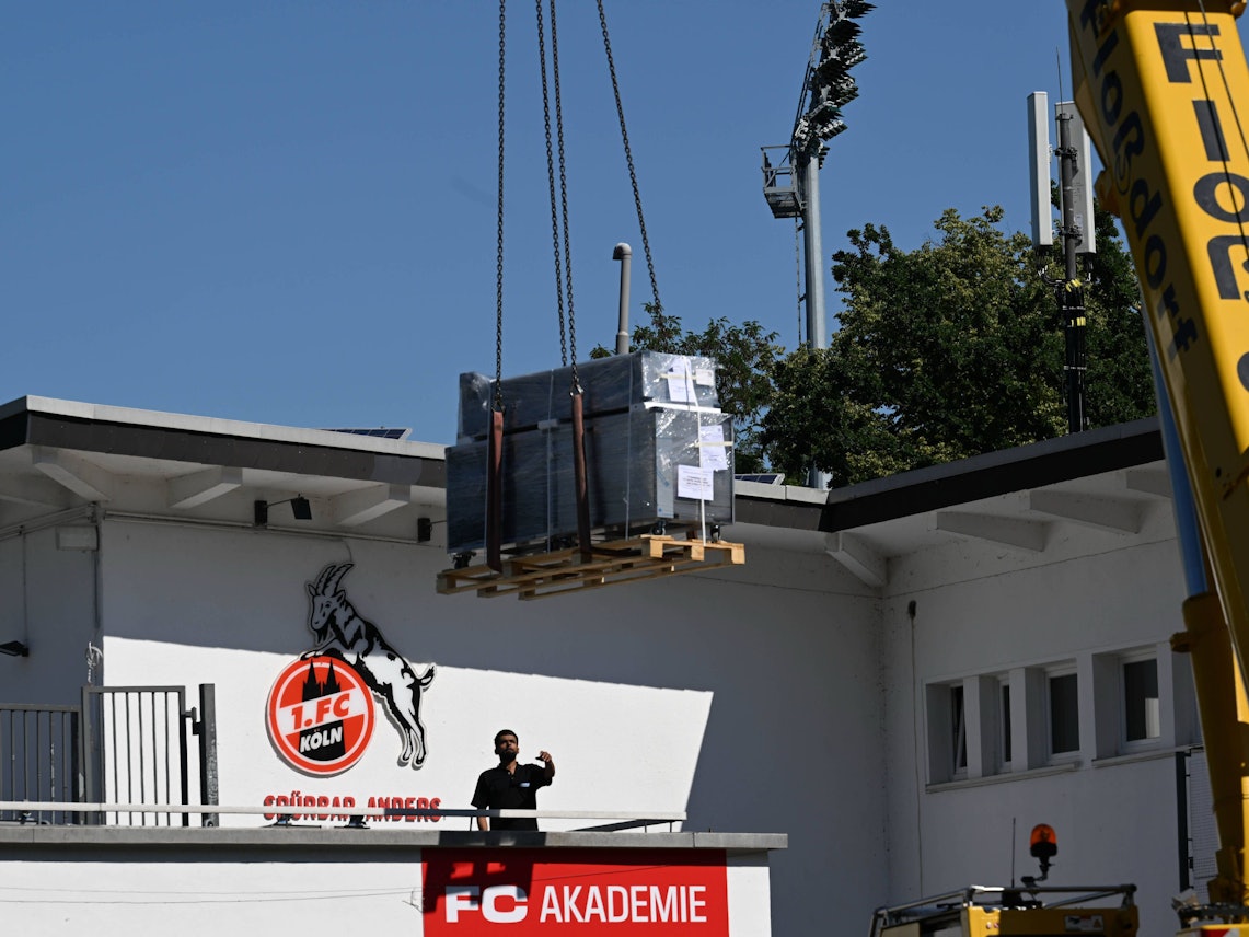 Am Geißbockheim (1. Juli 2025) soll einiges neu gebaut werden, doch die Politik hat etwas dagegen.