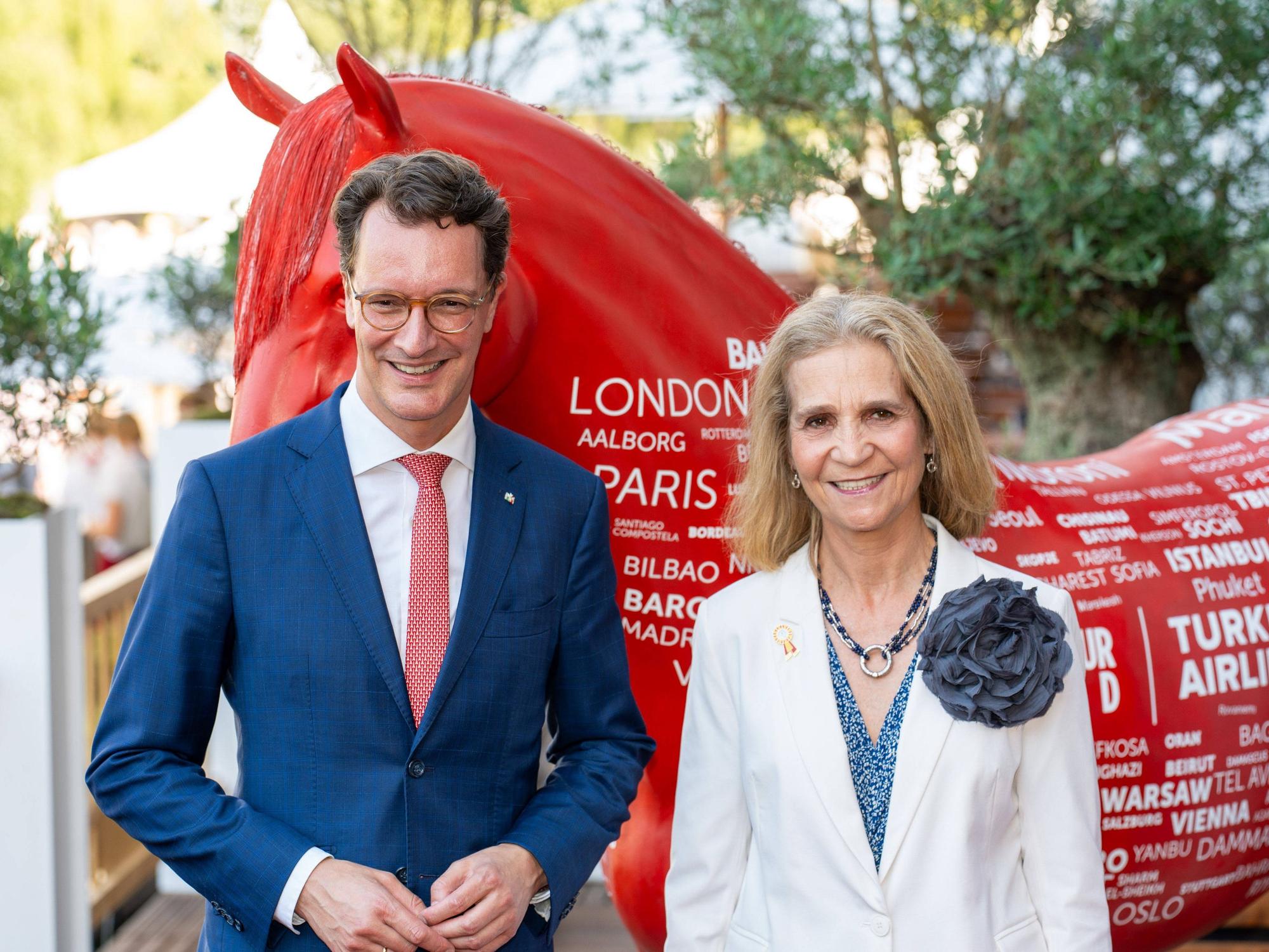 NRW-Ministerpräsident Hendrik Wüst und ihre königliche Hoheit, Elena von Borbon, Infantin von Spanien am 1. Juli 2025 bei der Media Night im Rahmen des CHIO Aachen.