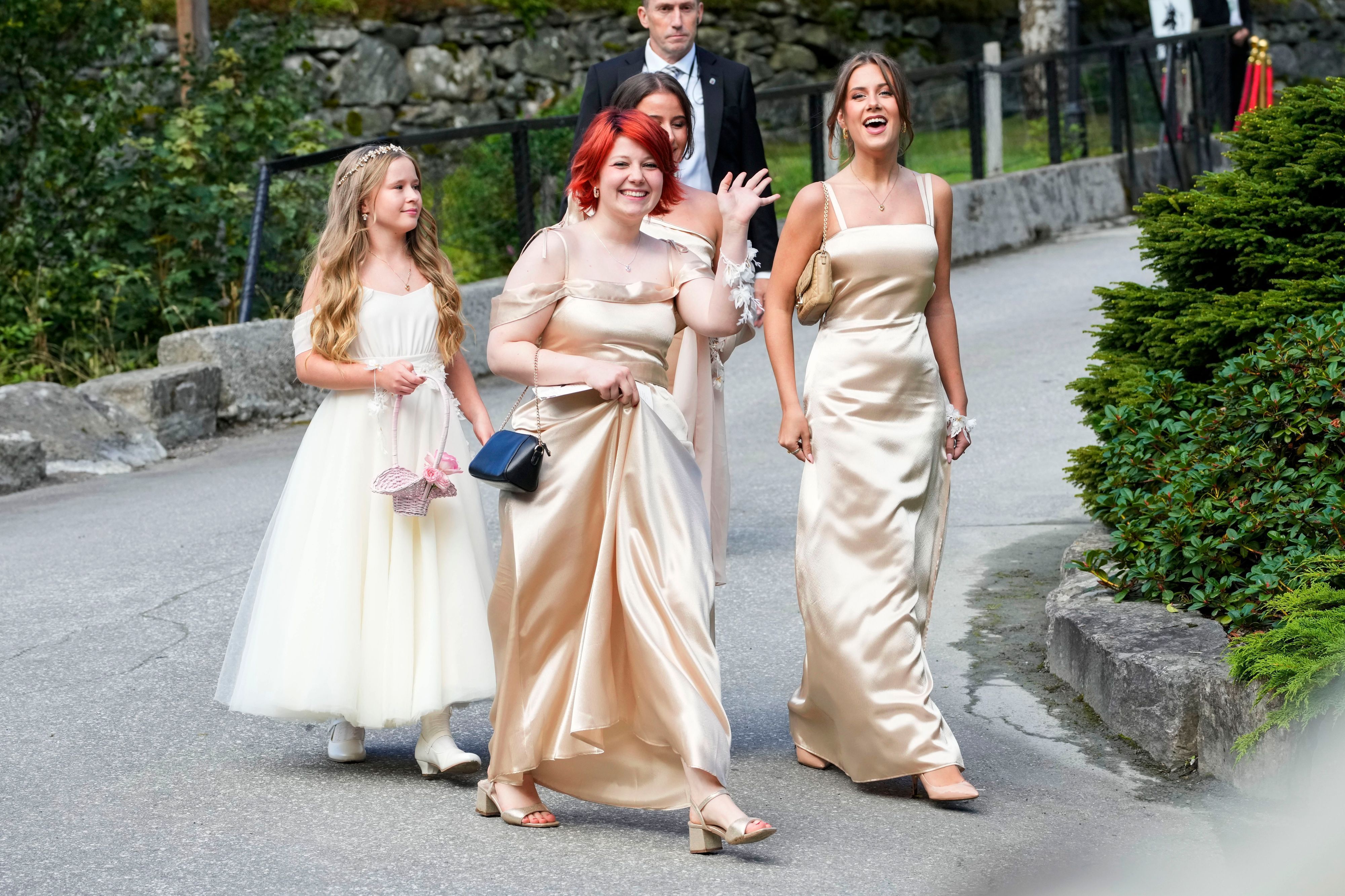 Die Töchter von Prinzessin Märtha Louise, Maud Angelica Behn (M), Emma Tallulah Behn und Leah Isadora Behn während der Hochzeit von Prinzessin Märtha Louise und Durek Verrett.