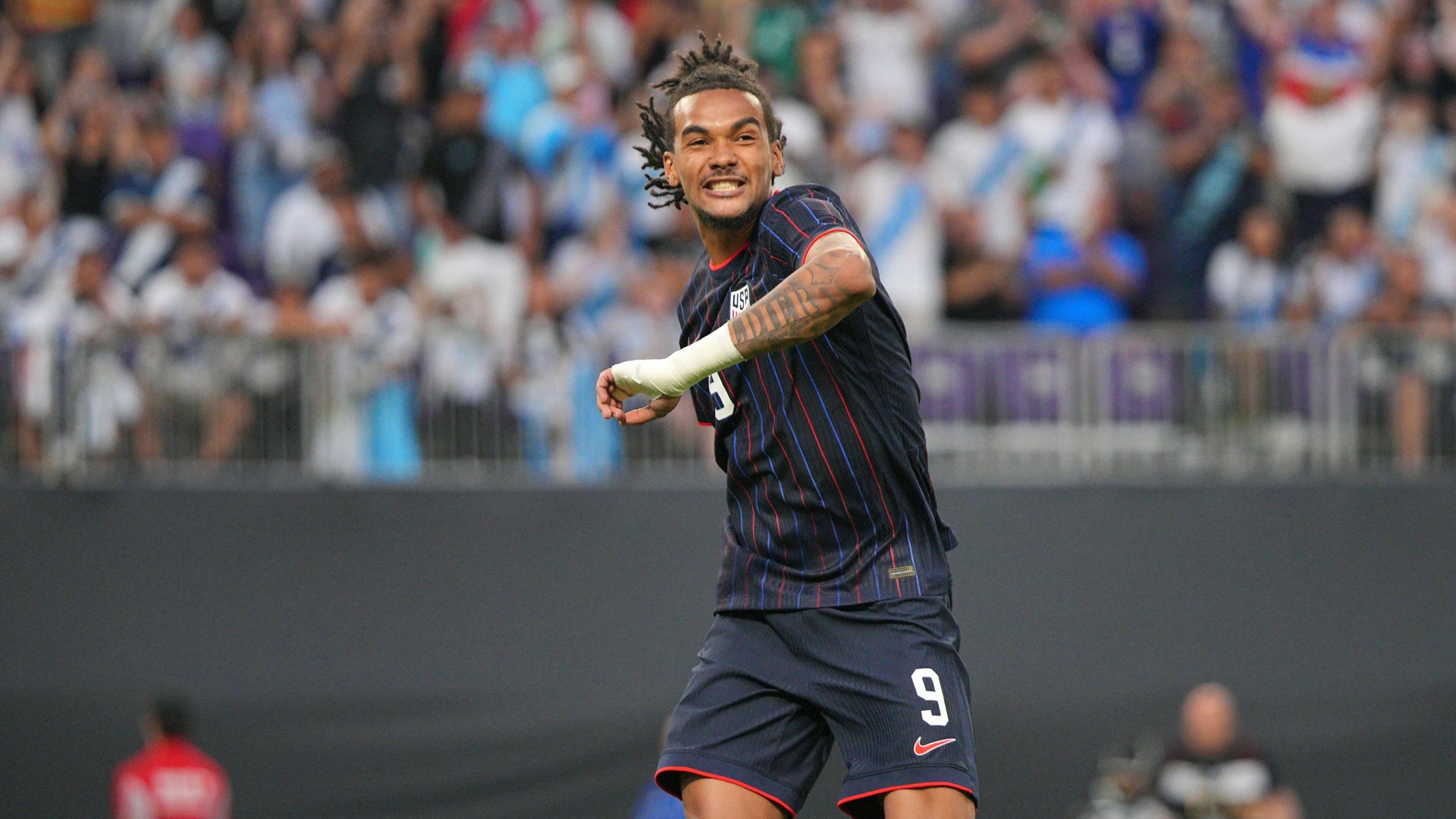 Damion Downs jubelt mit den USA über das Finale beim Gold Cup