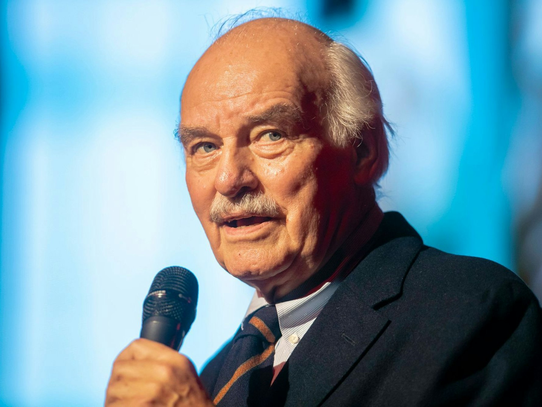 Zu viel des Guten: Charles Brauer kritisierte in einem Interview das Übermaß an „Tatort“-Folgen im deutschen Fernsehen. (Bild: IMAGO / Andreas Weihs)