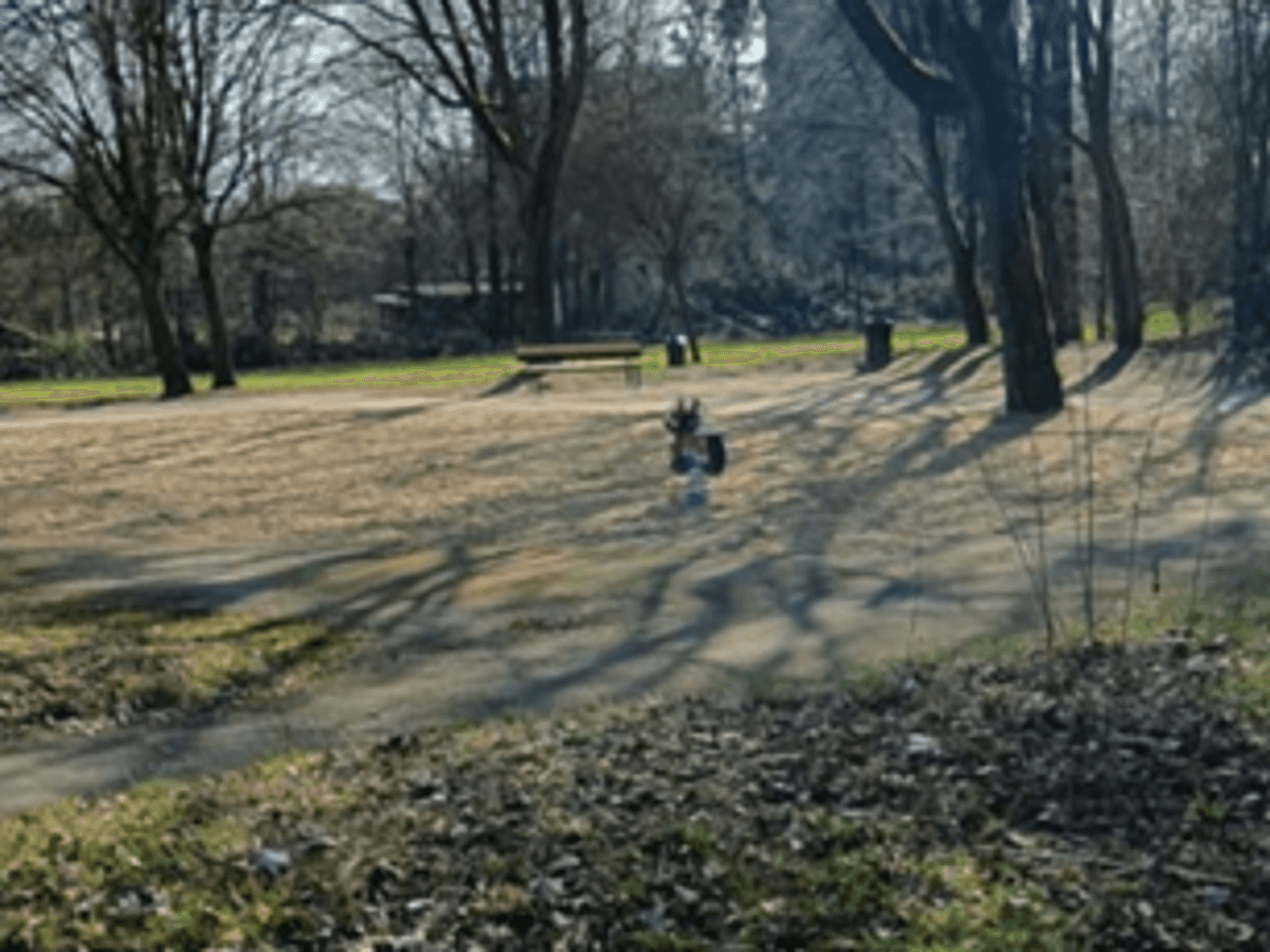 Dieser trostlose Spielplatz befindet sich in Köln-Seeberg.