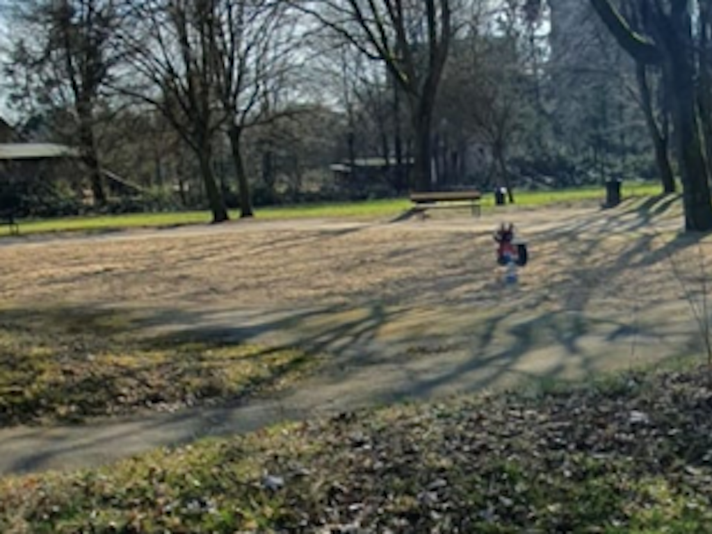 Dieser trostlose Spielplatz befindet sich in Köln-Seeberg.