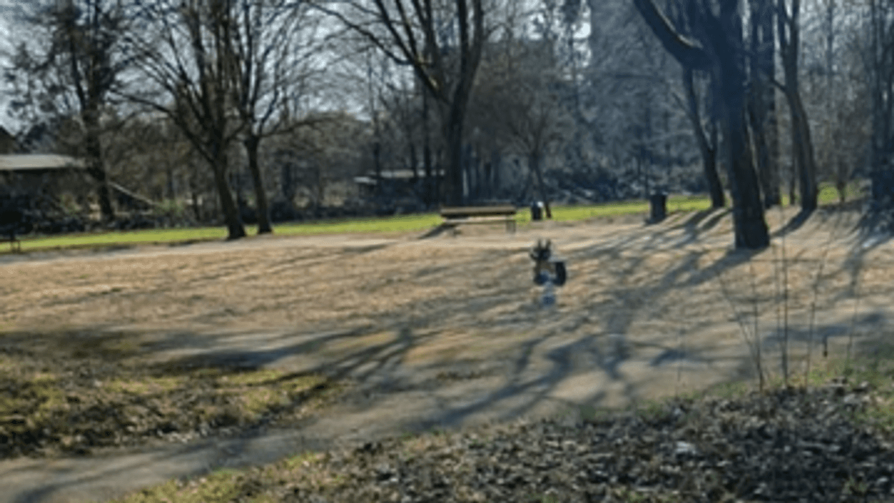 Dieser trostlose Spielplatz befindet sich in Köln-Seeberg.