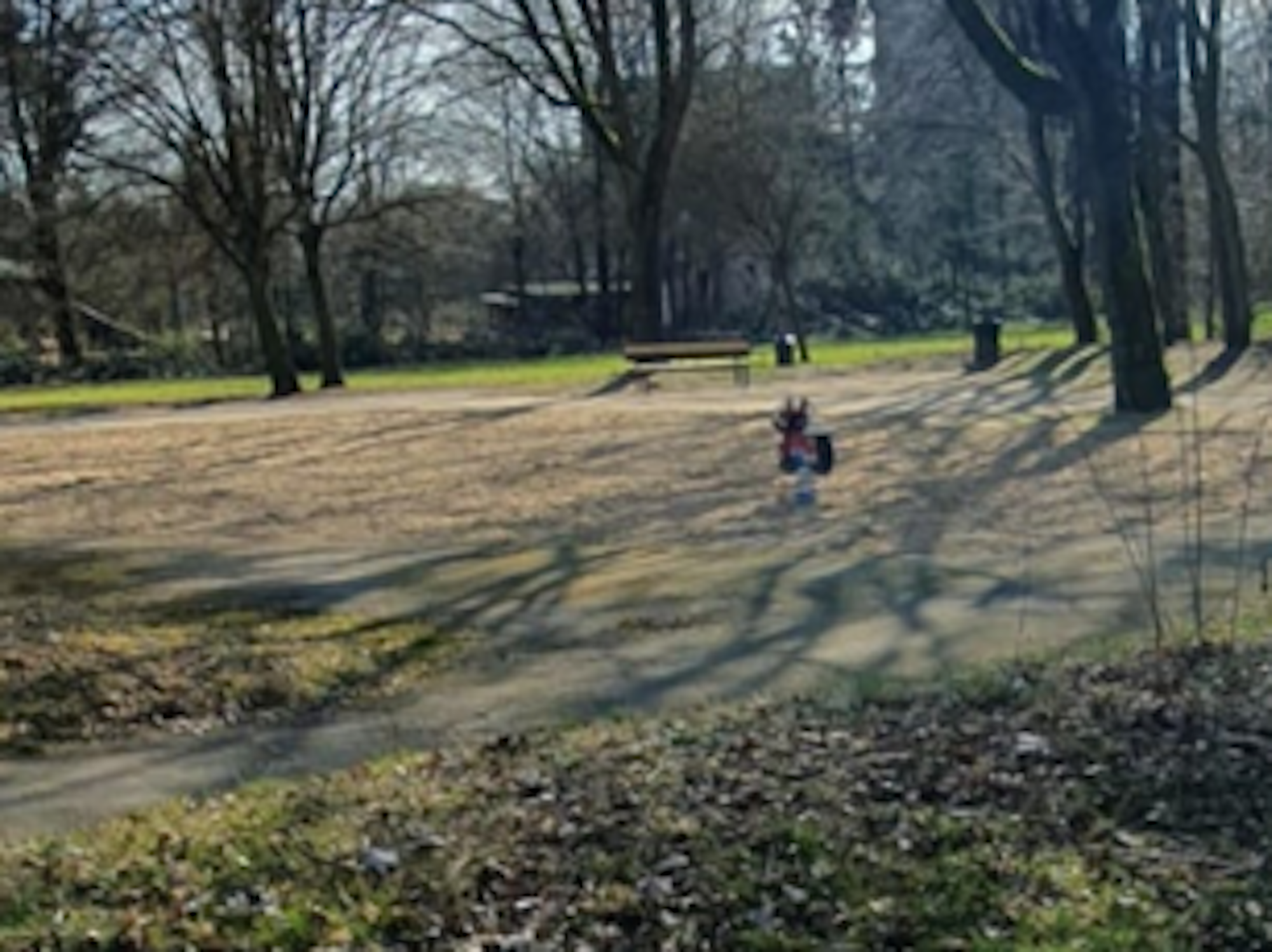 Dieser trostlose Spielplatz befindet sich in Köln-Seeberg.
