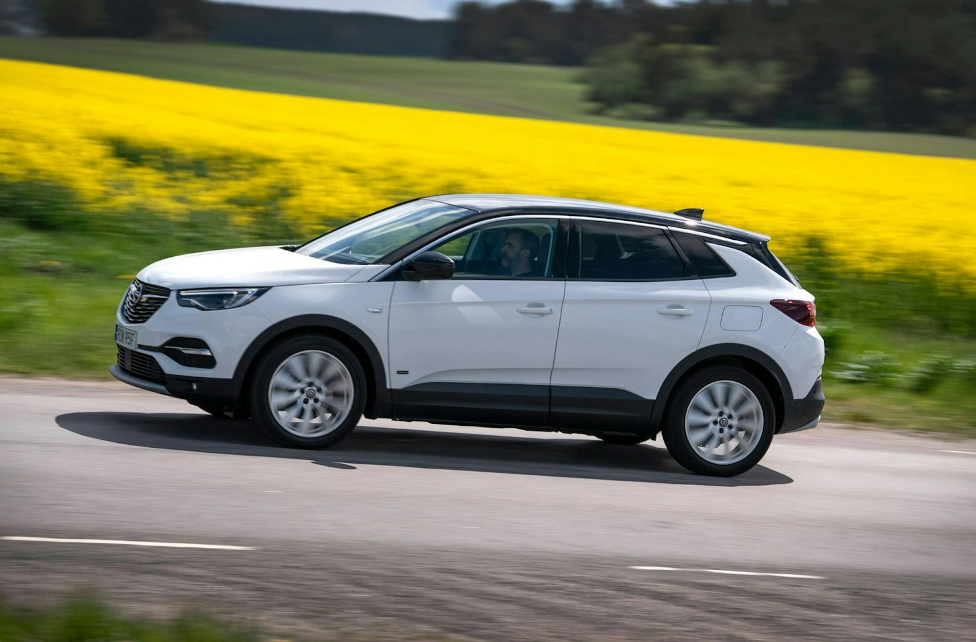 Unter anderem in dem Grandland X von Opel wurde der Motor mit dem betroffenen Nockenwellenantrieb verbaut. (Bild: IMAGO / TT)