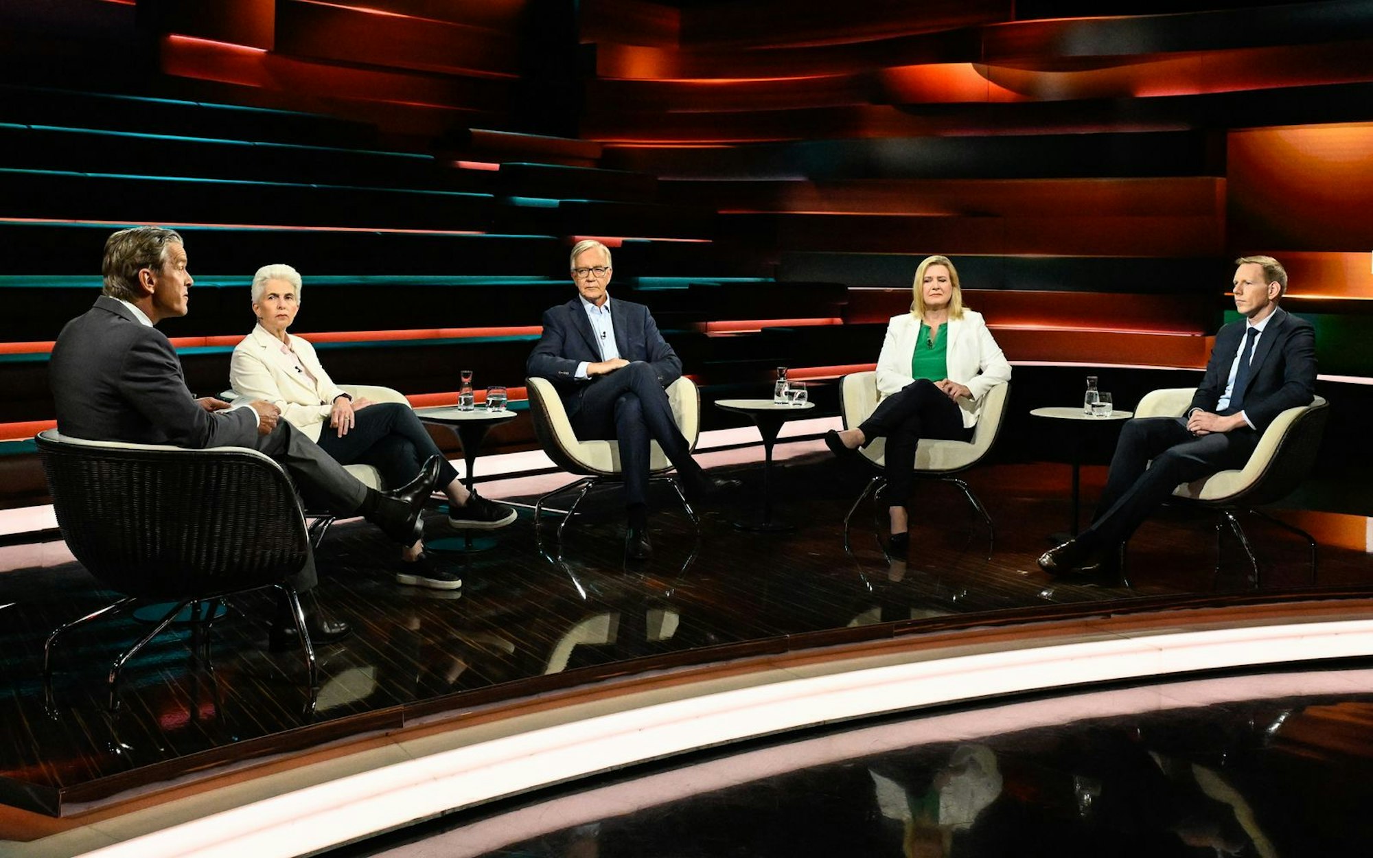 Am Mittwochabend beschäftigte die Diskussionsrunde bei „Markus Lanz“ besonders die Verteidigungsfähigkeit Deutschlands. (Bild: ZDF / Markus Hertrich)