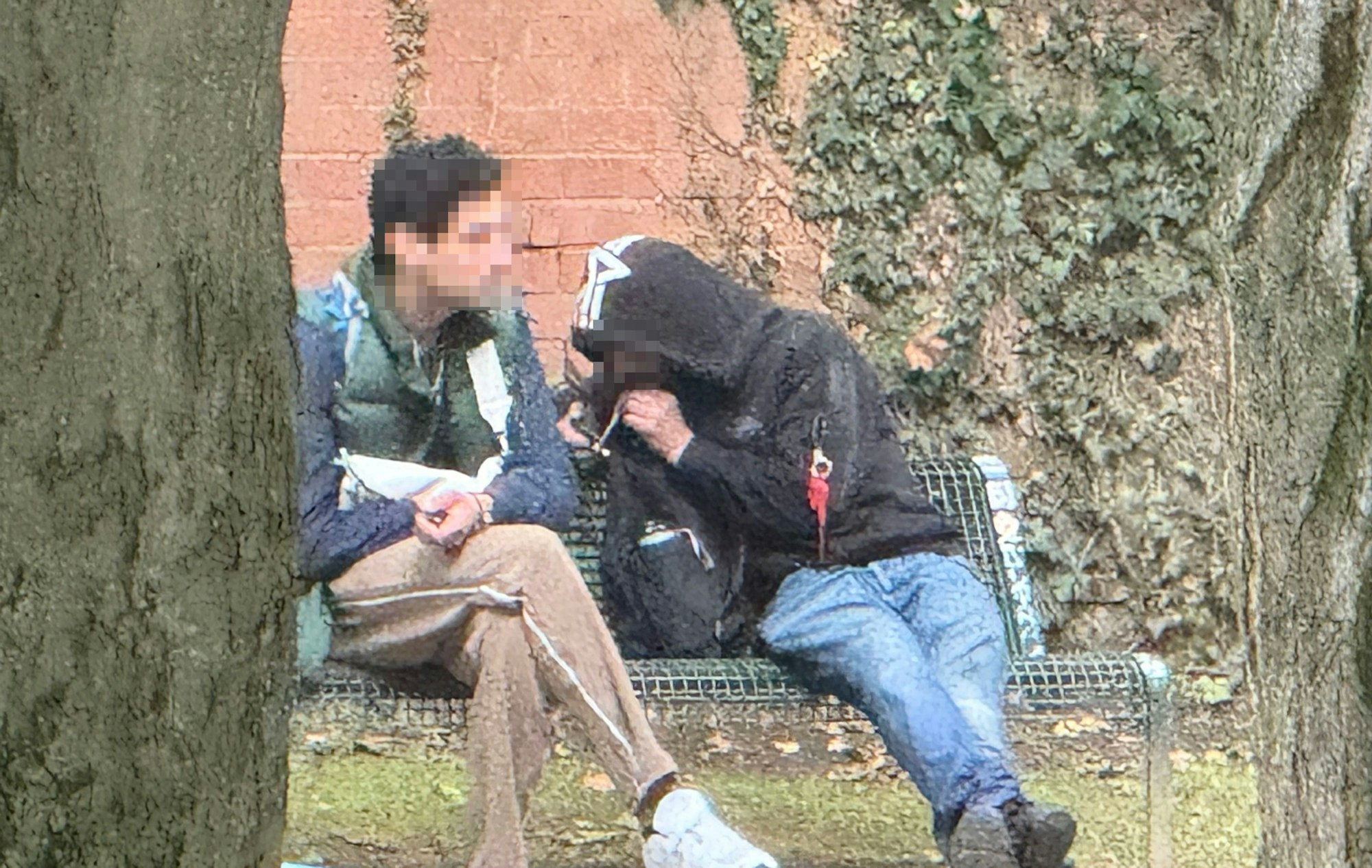 Drogenabhängige auf dem Spielplatz Huhnsgasse in der Kölner Innenstadt.