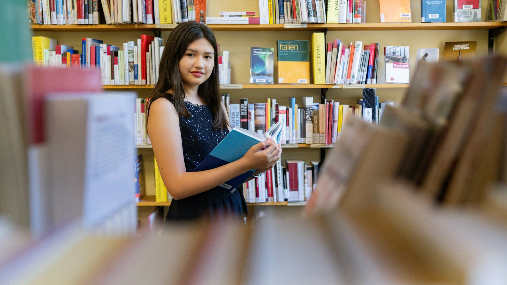 Mit gerade mal elf Jahren hat Lina Heider ihr Abschlusszeugnis bekommen.