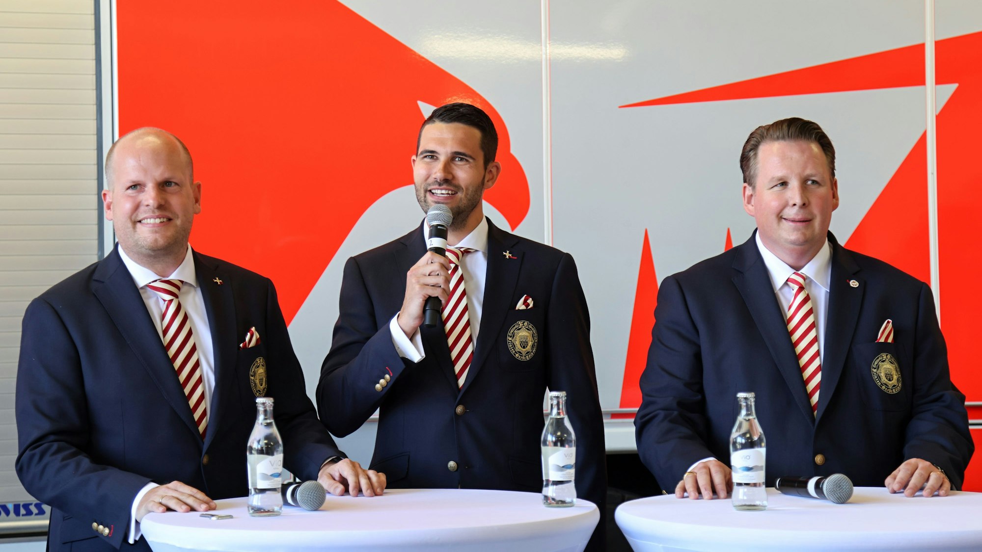 Das designierte Kölner Dreigestirn bei der Pressekonferenz.