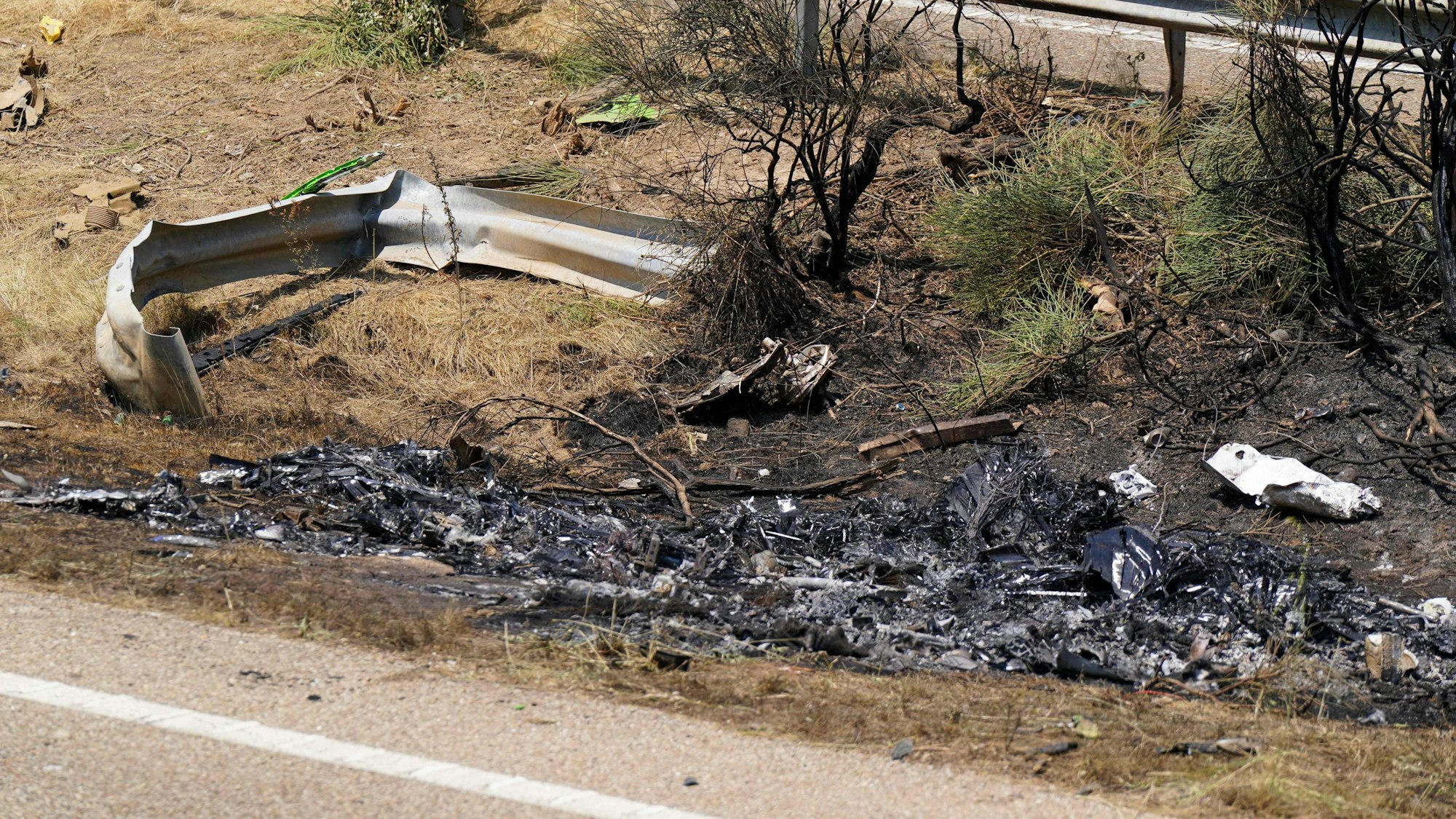 Die Unfallstelle, an der das Auto von Diogo Jota in Flammen aufgegangen ist.