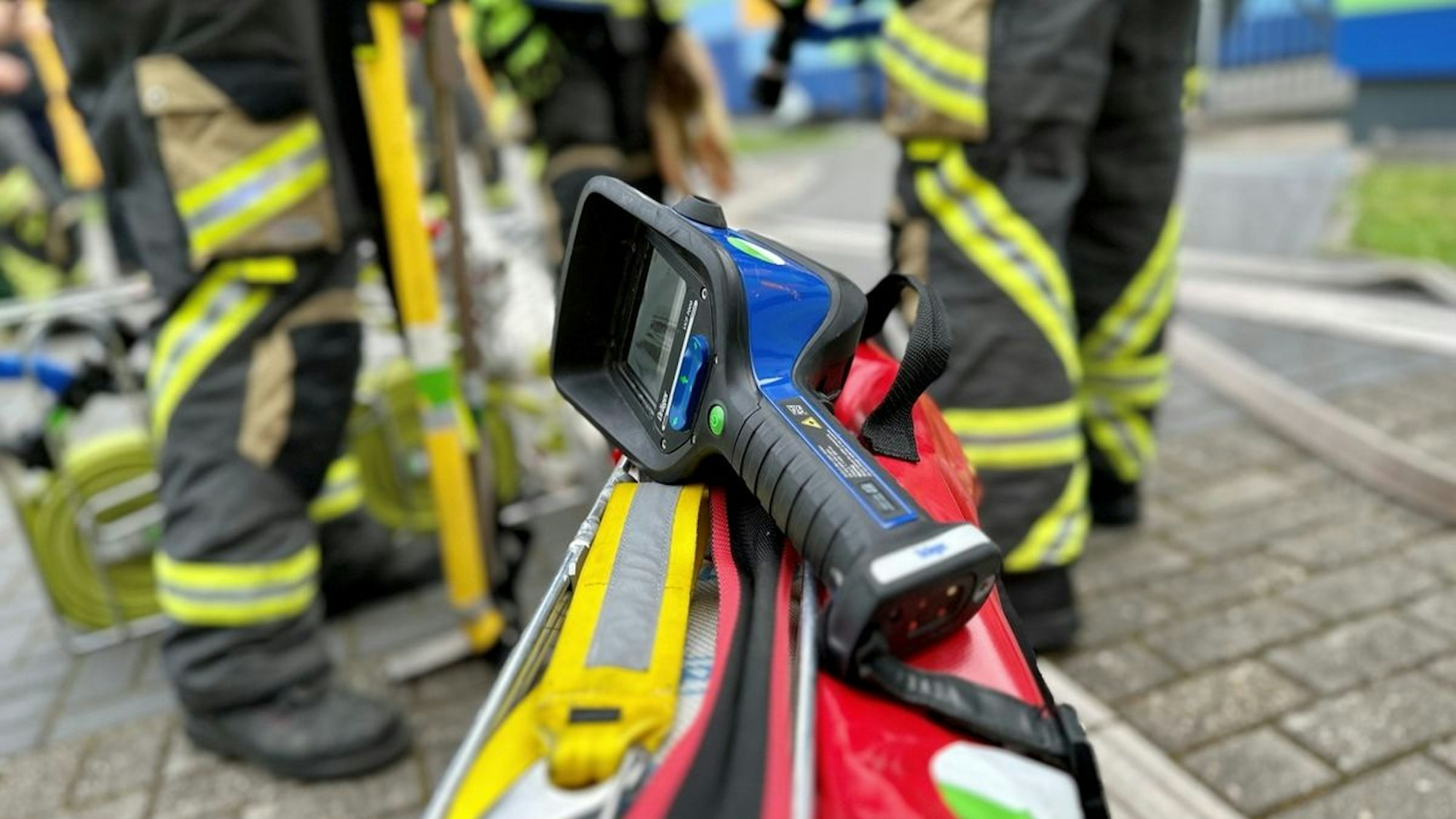 Symbolbild zu einem Heckenbrand in Hünxe, bei dem die Feuerwehr schnell eingreifen konnte