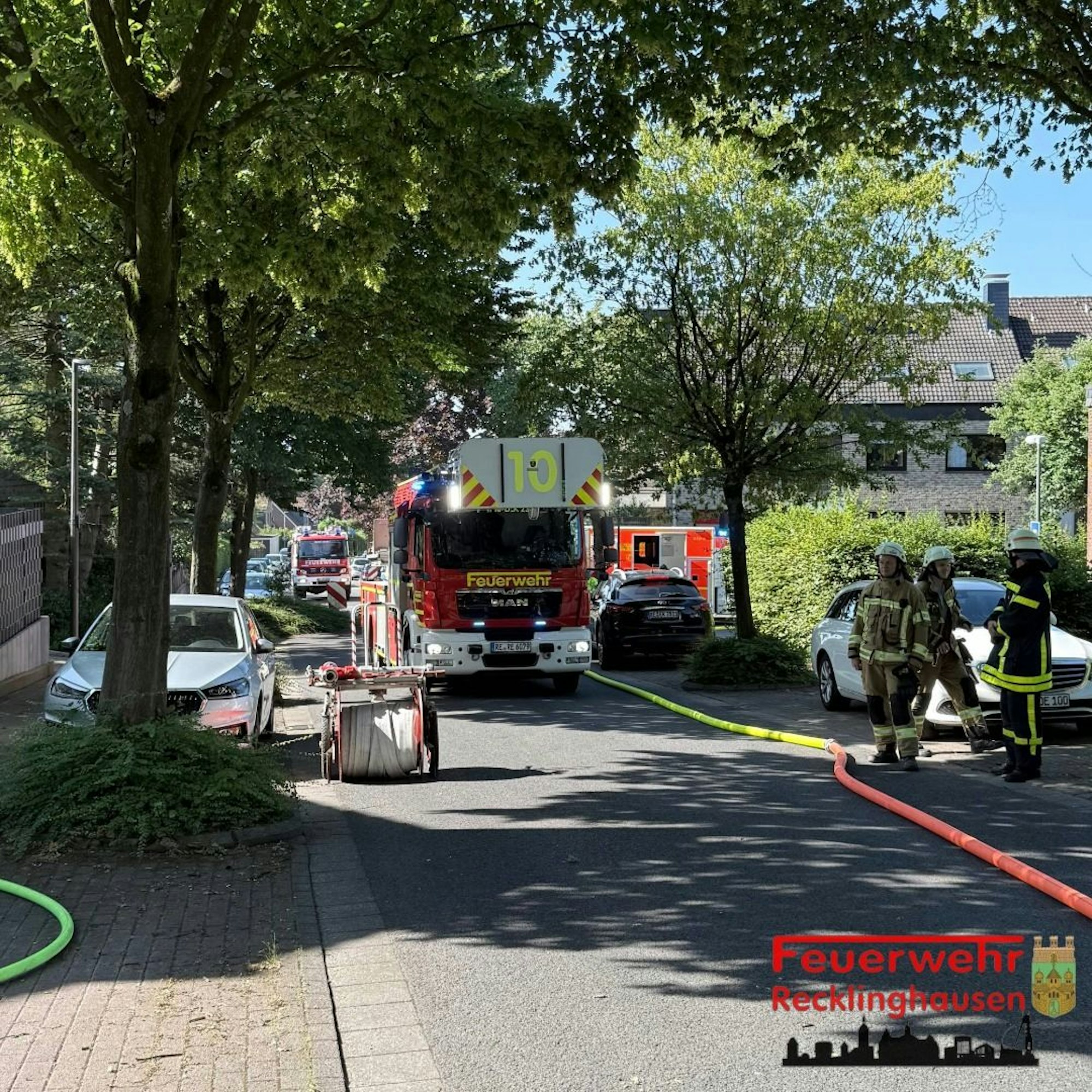 Einsatzbild vom Kellerbrand in der Langeoogstraße im Stadtteil Recklinghausen-Ost am 4. Juli 2025