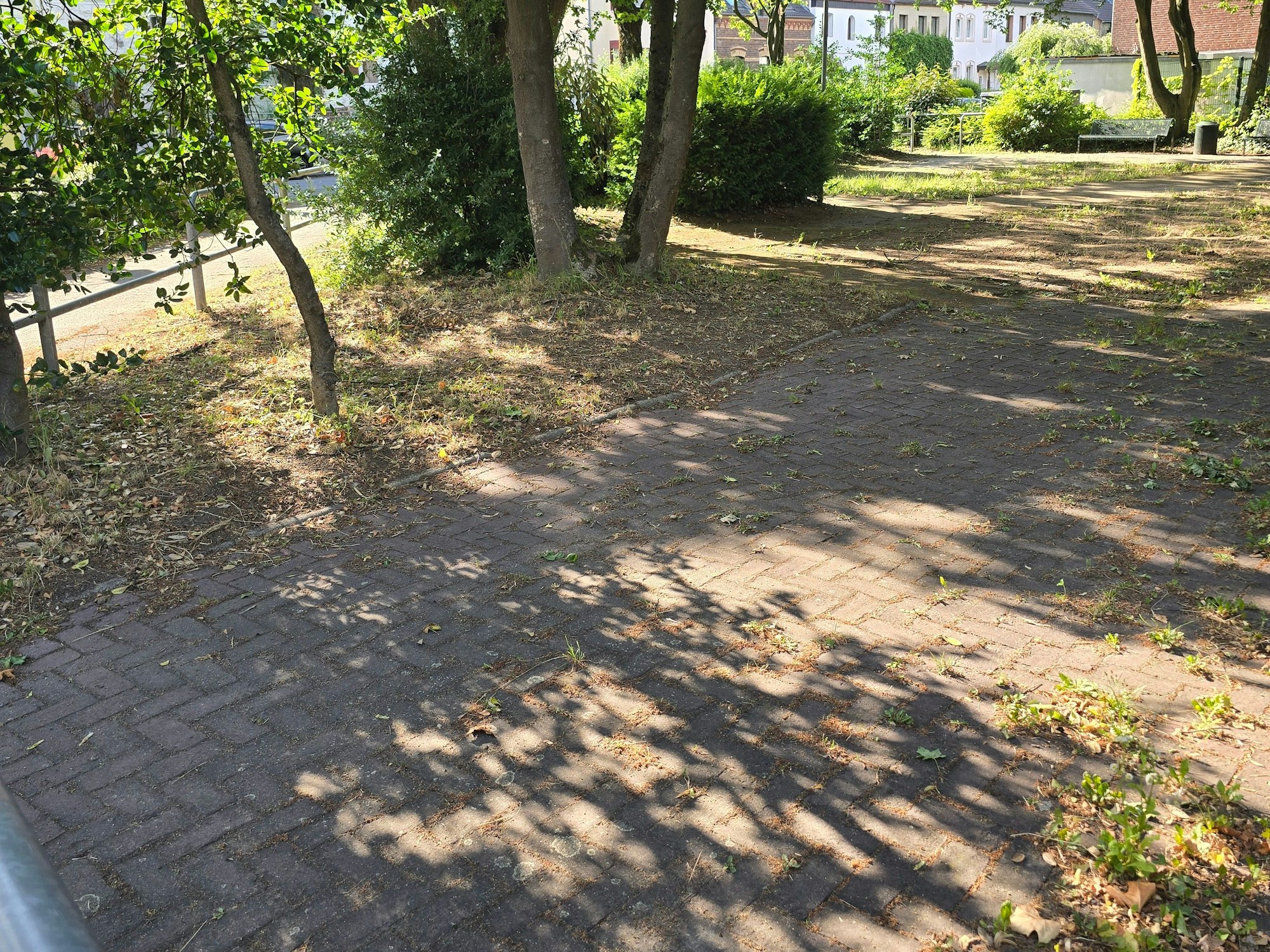 Ein Spielplatz, der verwaist ist.