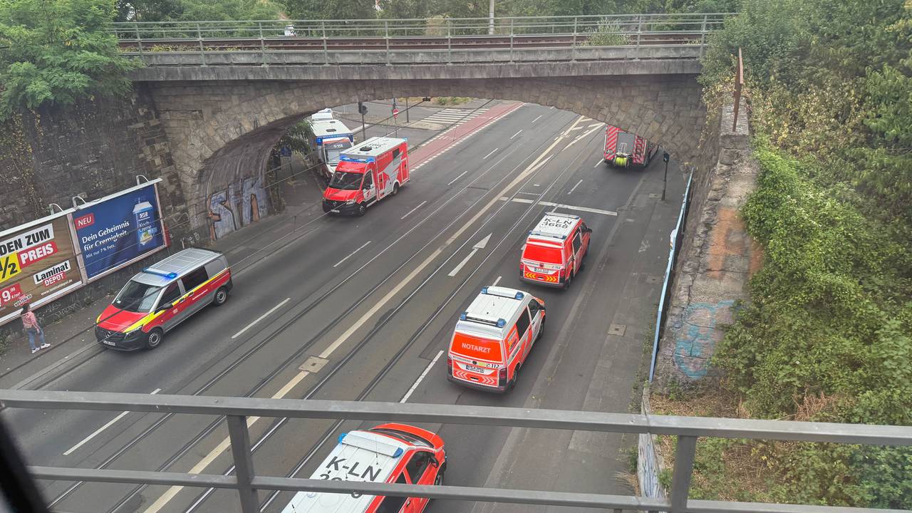 Deutz während des Feuerwehreinsatzes am 5. Juli 2025 in Köln