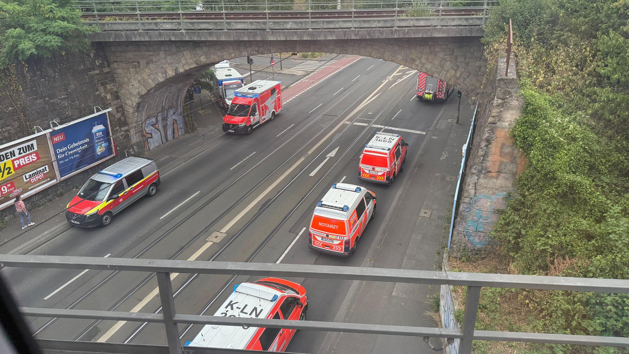 Deutz während des Feuerwehreinsatzes am 5. Juli 2025 in Köln