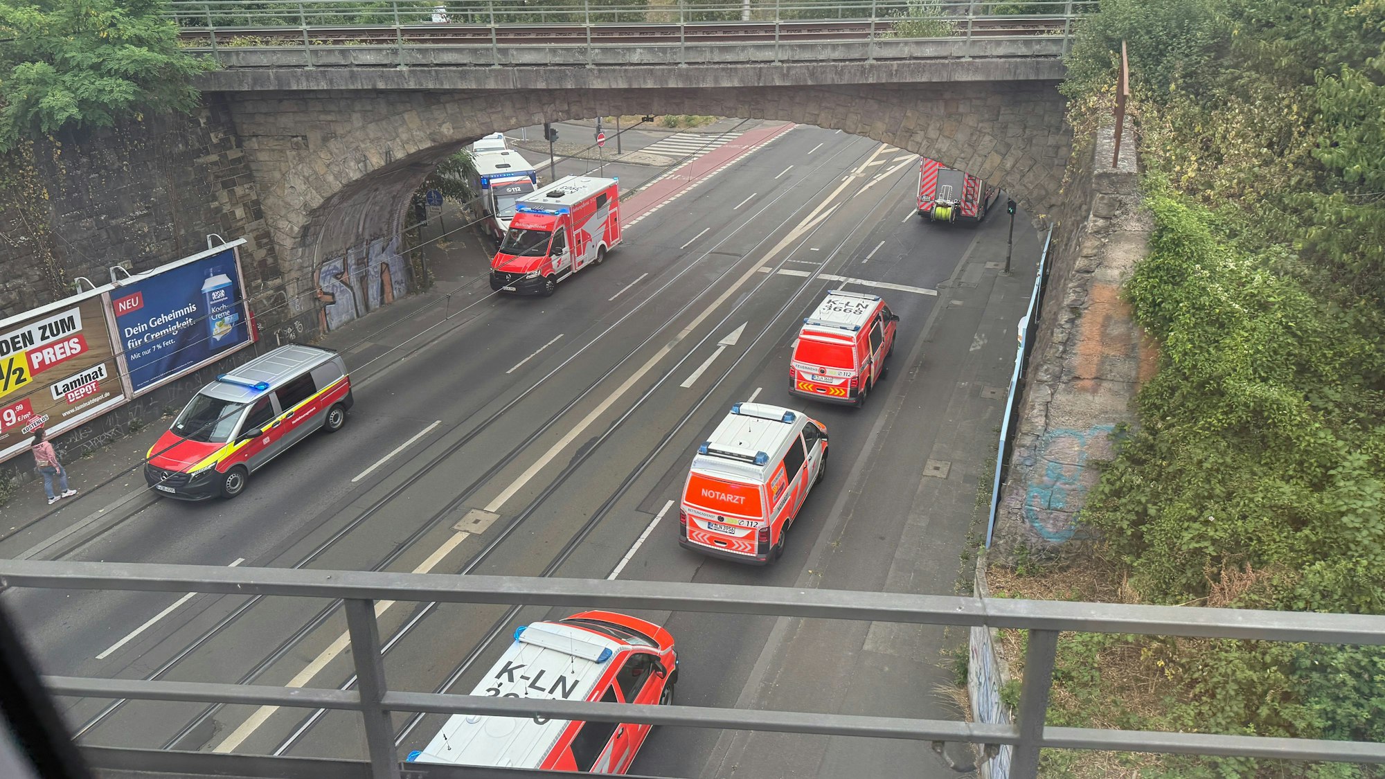 Deutz während des Feuerwehreinsatzes am 5. Juli 2025 in Köln