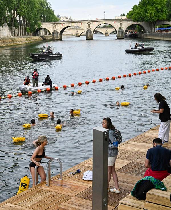 In der Seine kann jetzt wieder geschwommen werden, allerdings nur in abgesicherten Bereichen.