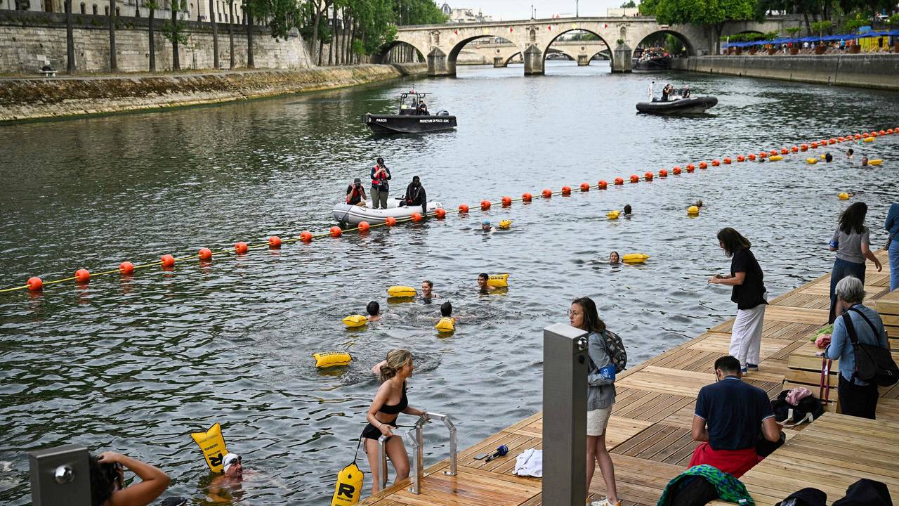 In der Seine kann jetzt wieder geschwommen werden, allerdings nur in abgesicherten Bereichen.