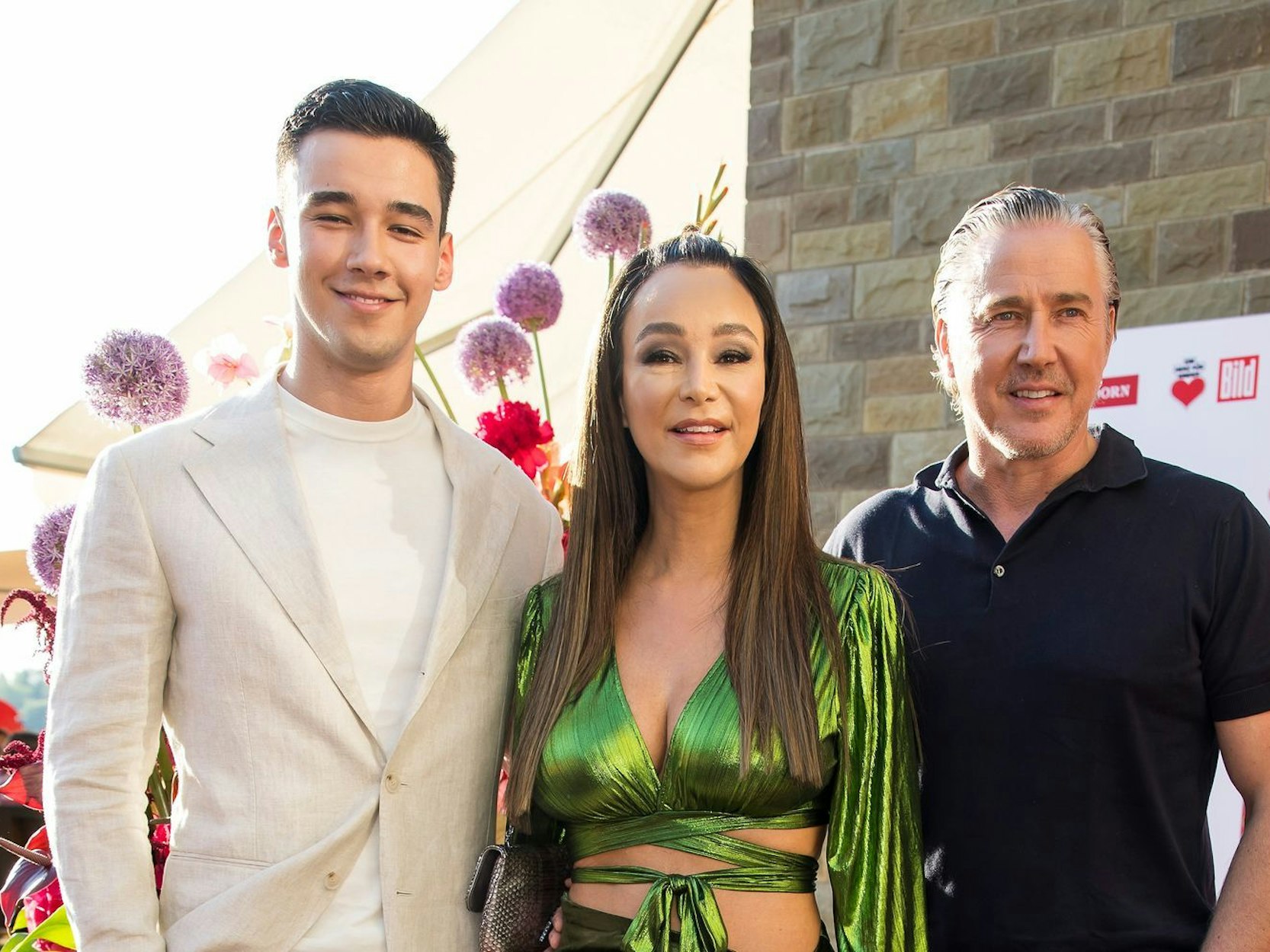 Verona Pooth mit Sohn Diego und Ehemann Franjo: „Wir sind eine lustige Familie.“ (Bild: Getty Images/Ben Kriemann)