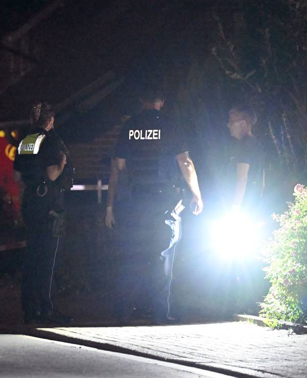 Einsatzkräfte bei einem Einsatz (Symbolfoto)