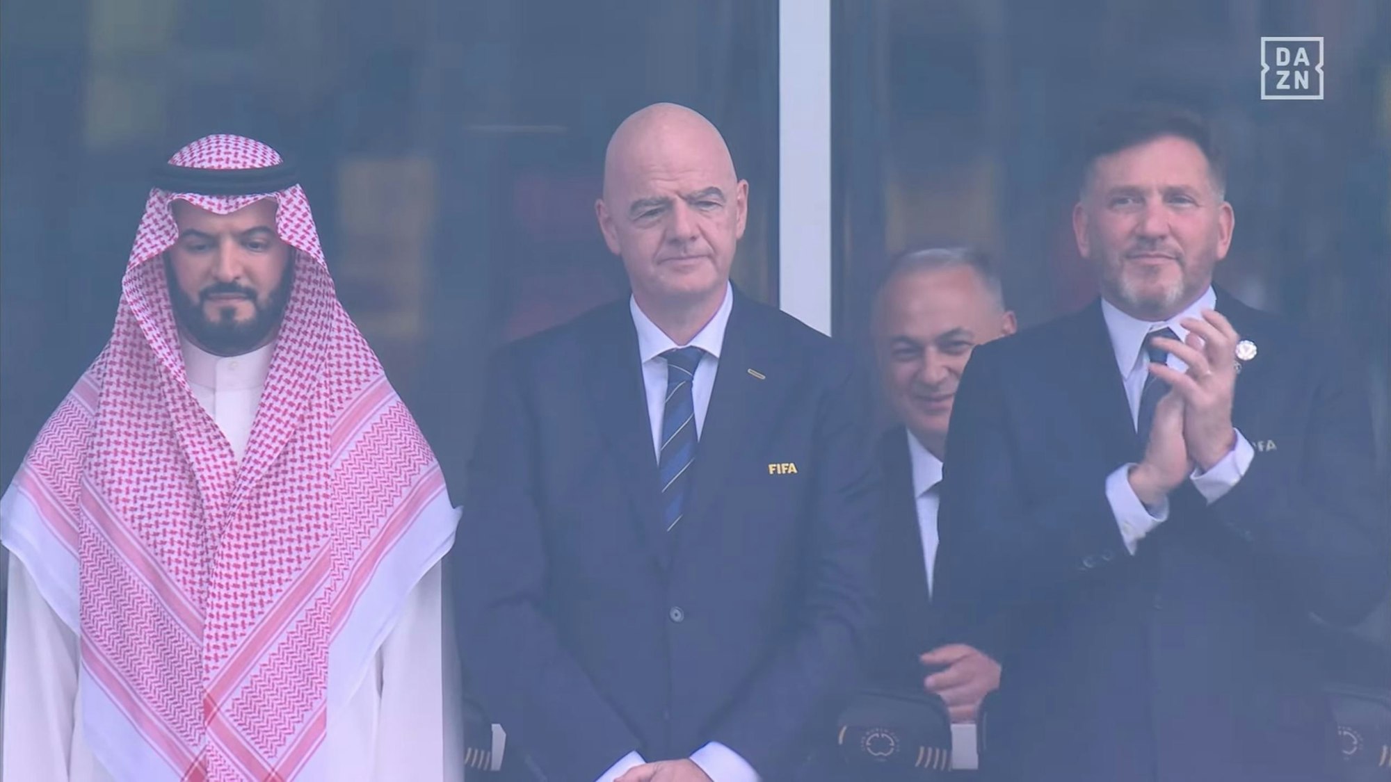 Mehrere Fifa-Funktionäre an der Seite von Gianni Infantino bei der Schweigeminute für Diogo Jota am Freitag (4. Juli 2025) bei der Klub-WM.