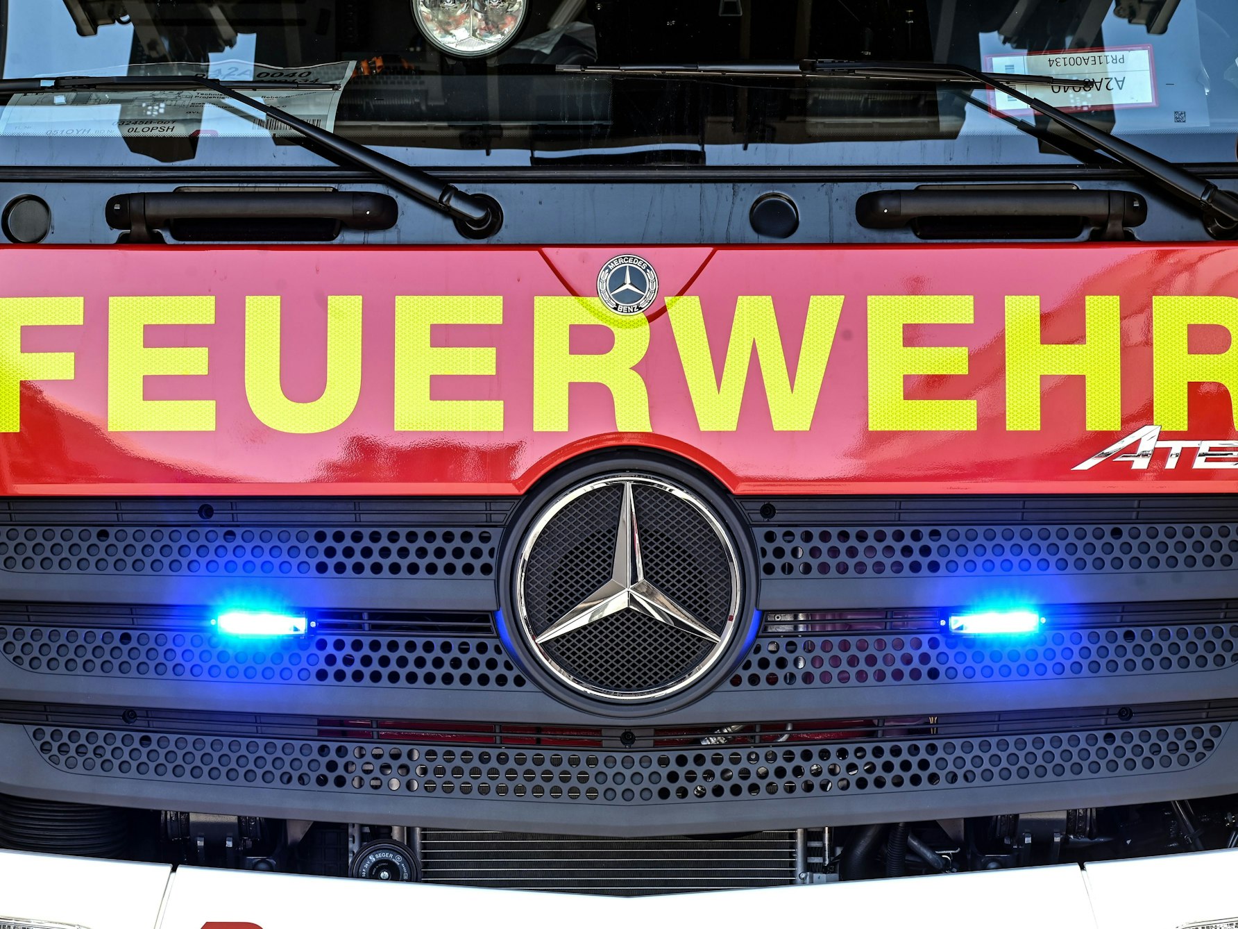 In Düsseldorf wurden mehrere Bewohner eines Mehrfamilienhauses verletzt.