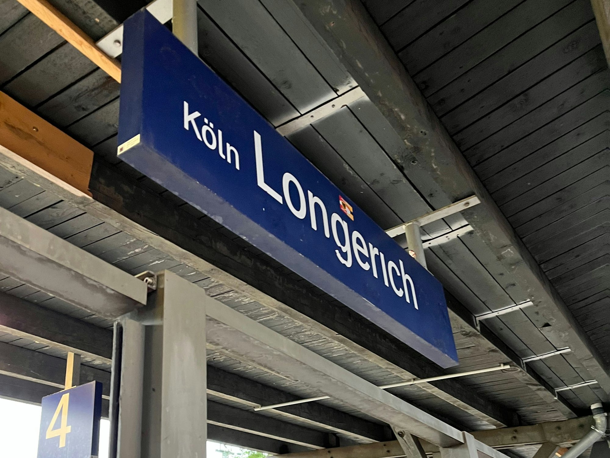 und Geduld beweisen.Bahnreisende rund um Köln mussten am Samstagabend starke Nerven und Geduld beweisen.