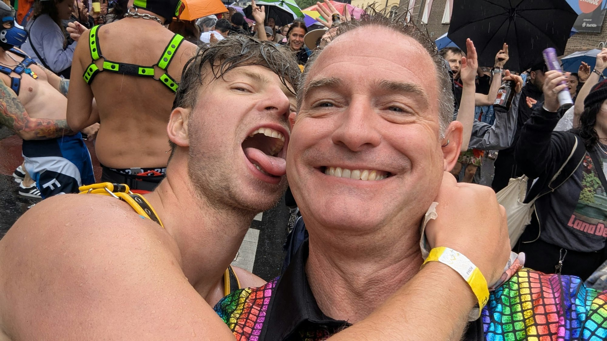 „Was für eine Party – EXPRESS.de-Leserreporter Christian Paris ist begeistert von der Stimmung aus Köln.