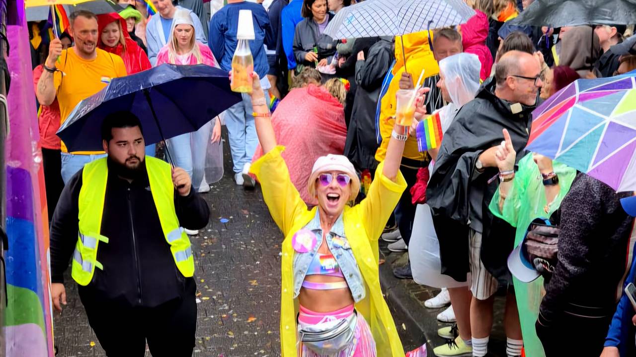 Feiernde beim CSD in Köln