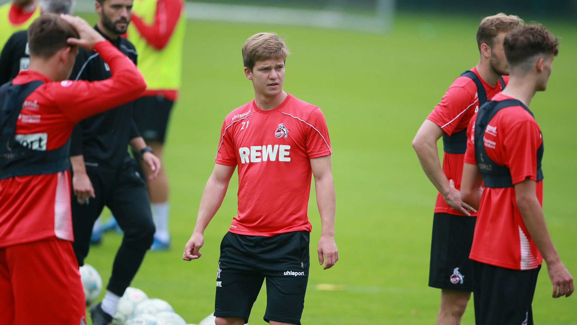 Vincent Koziello beim 1. FC Köln auf dem Trainingsplatz.