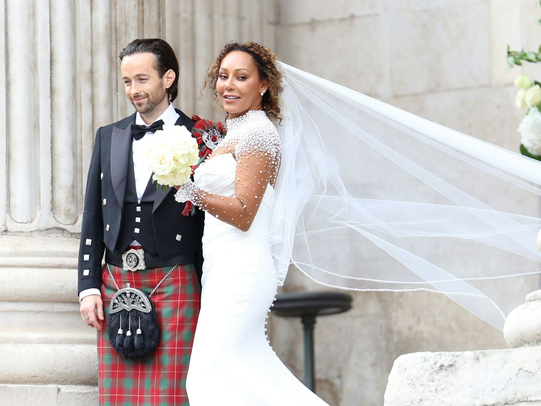 Spice Girl Melanie Brown, Mel B, und ihr Ehemann Rory McPhee auf den Stufen der St. Paul's Cathedral nach ihrer Hochzeit.