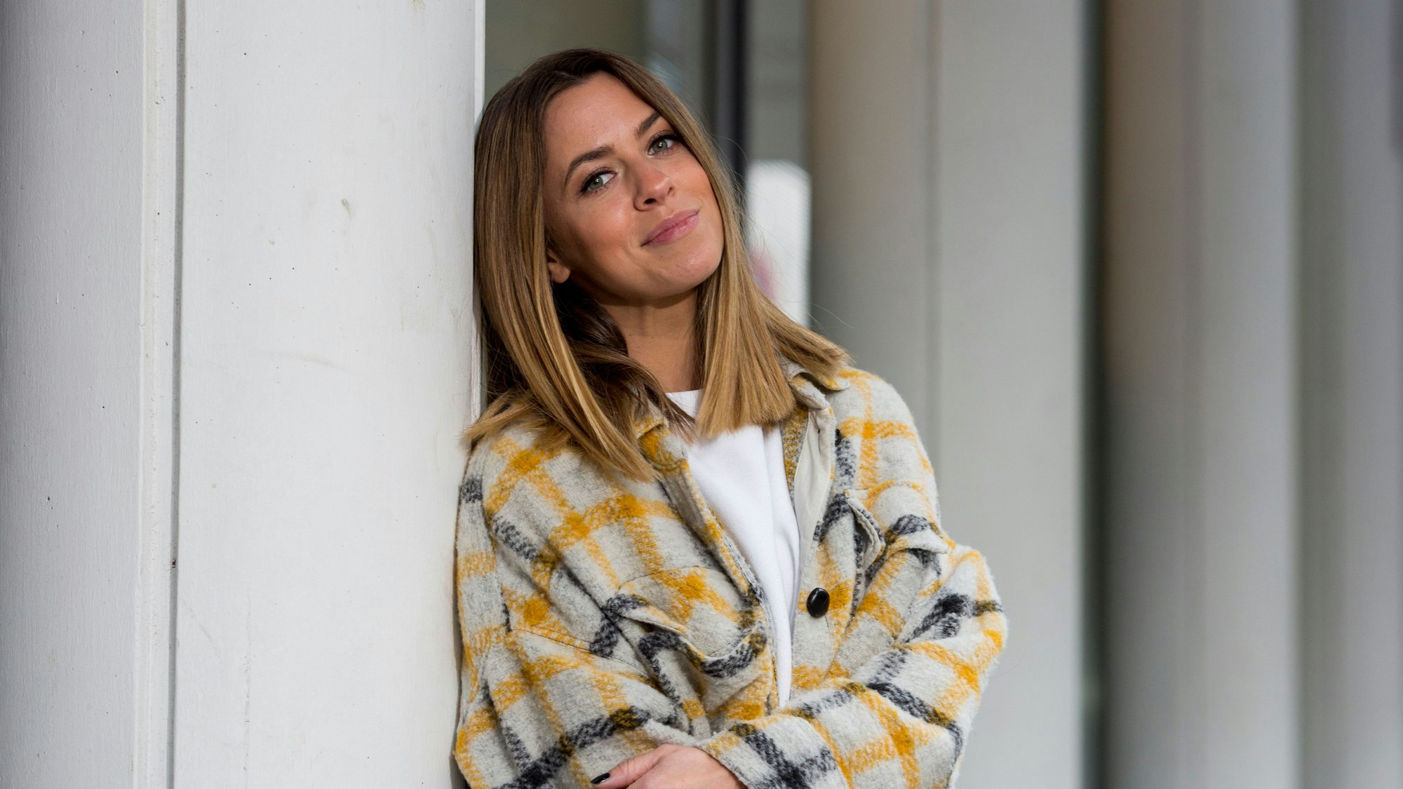 Vanessa Mai posiert für Fotografen.